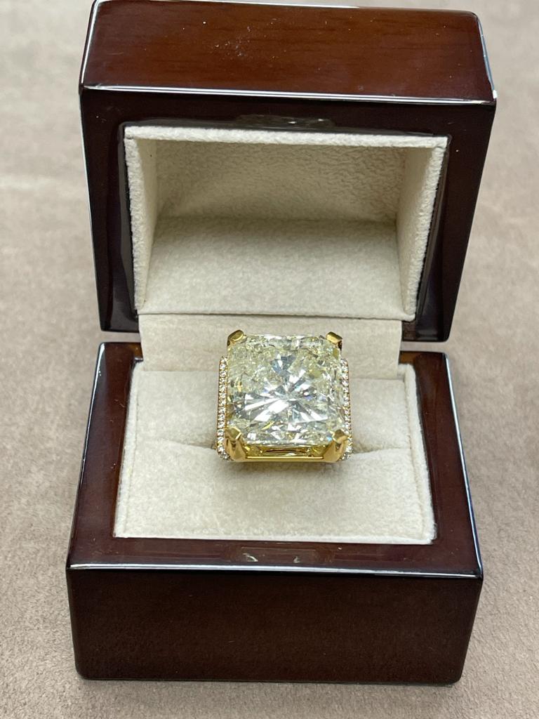 Diamantring aus 18 Karat Gold mit Diamantenbesatz für Damen oder Herren