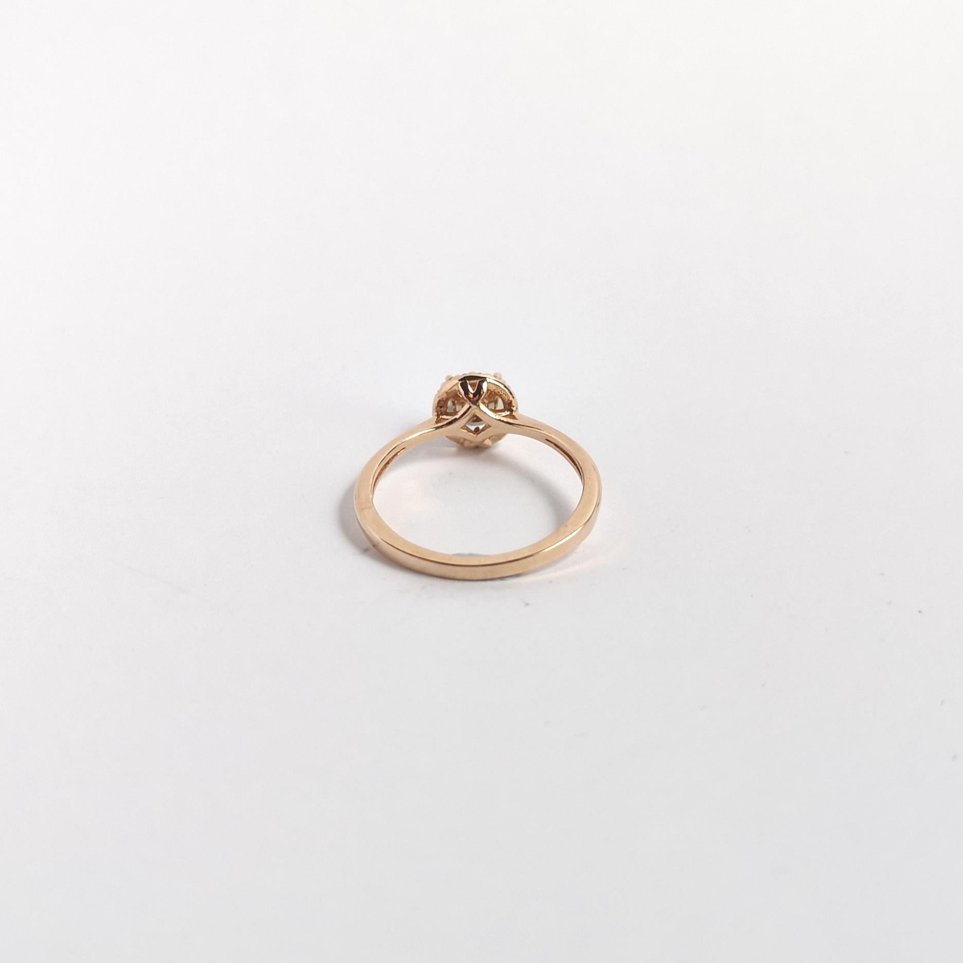 Anello con diamante incastonato in oro rosa 18 carati in vendita 2