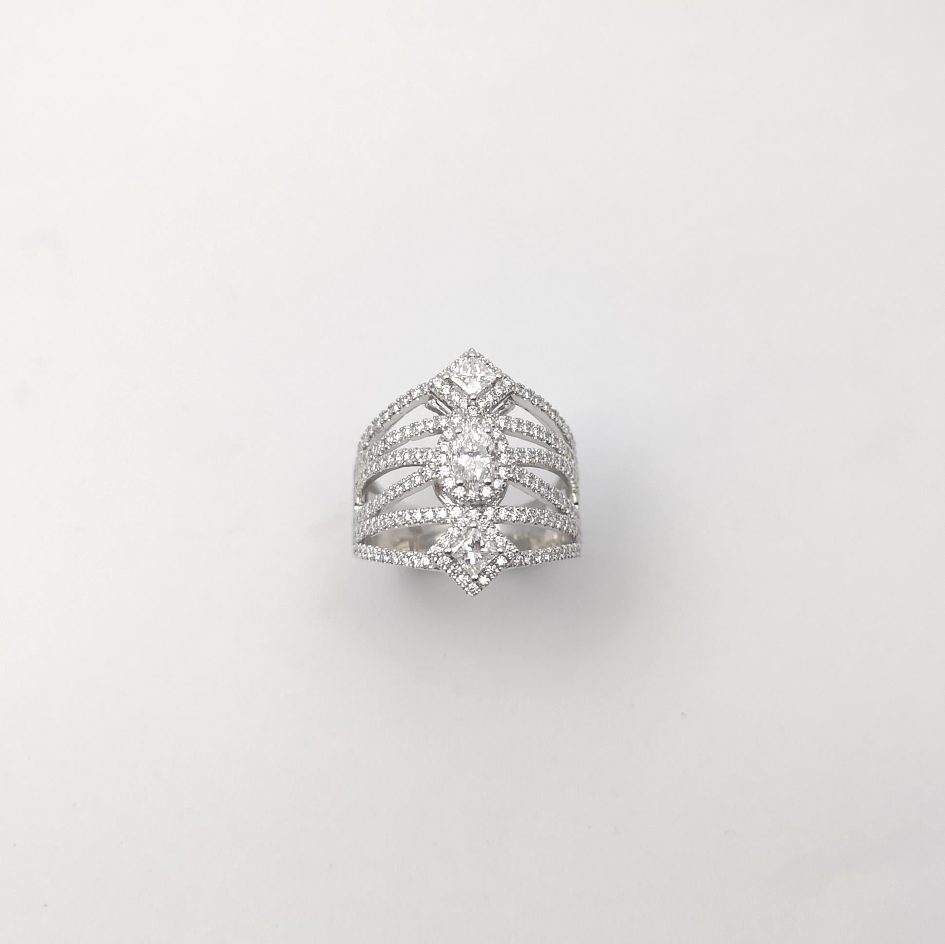 Diamond Ring set in 18K White Gold Settings For Sale 4