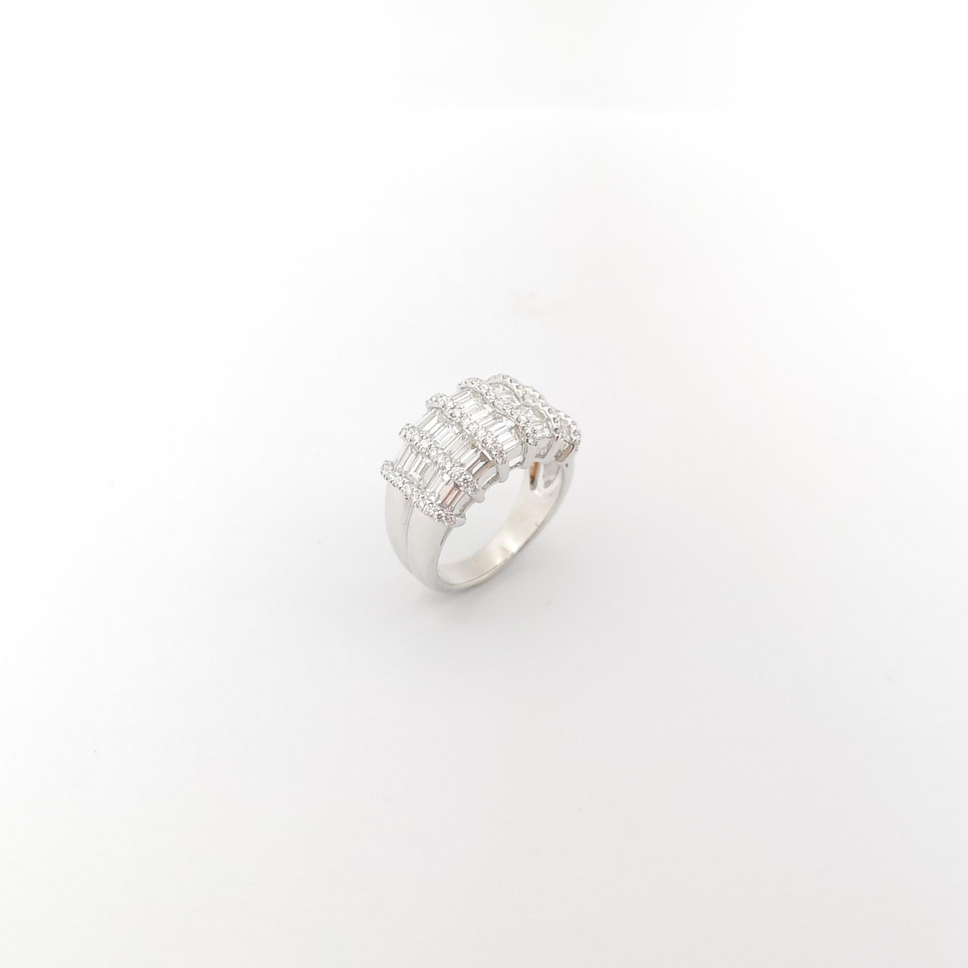 Diamond Ring set in 18K White Gold Settings For Sale 5