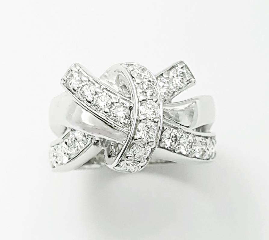 Diamantring aus 18 Karat Weißgold in Fassungen mit Diamanten im Angebot 6