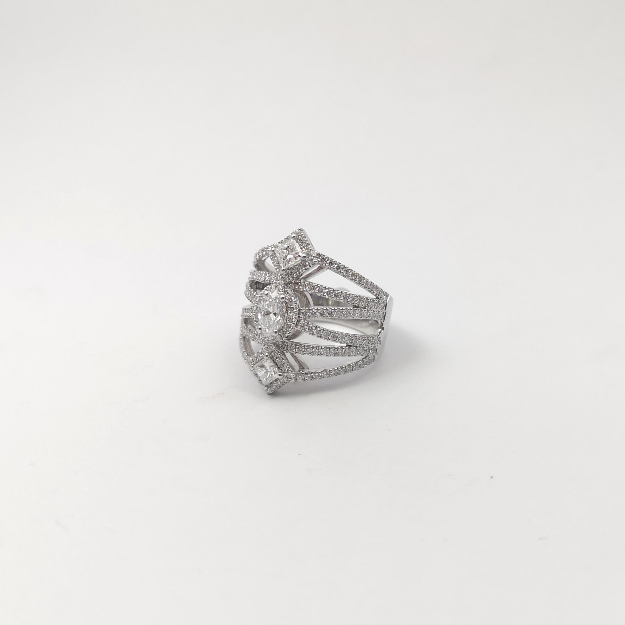 Diamond Ring set in 18K White Gold Settings For Sale 7