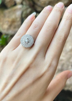 Diamantring aus 18 Karat Weißgold in Fassungen mit Diamanten