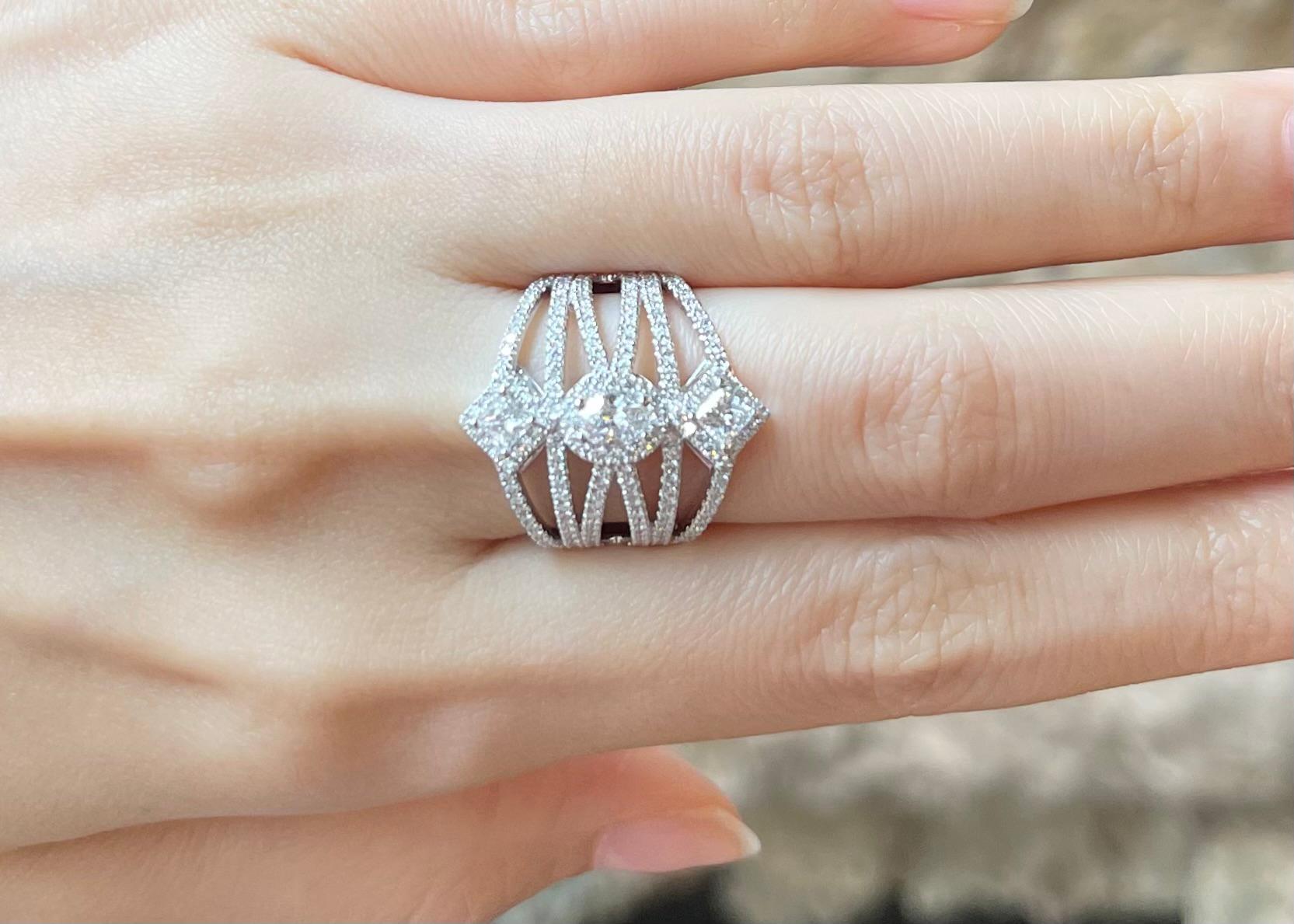Contemporary Diamond Ring set in 18K White Gold Settings For Sale