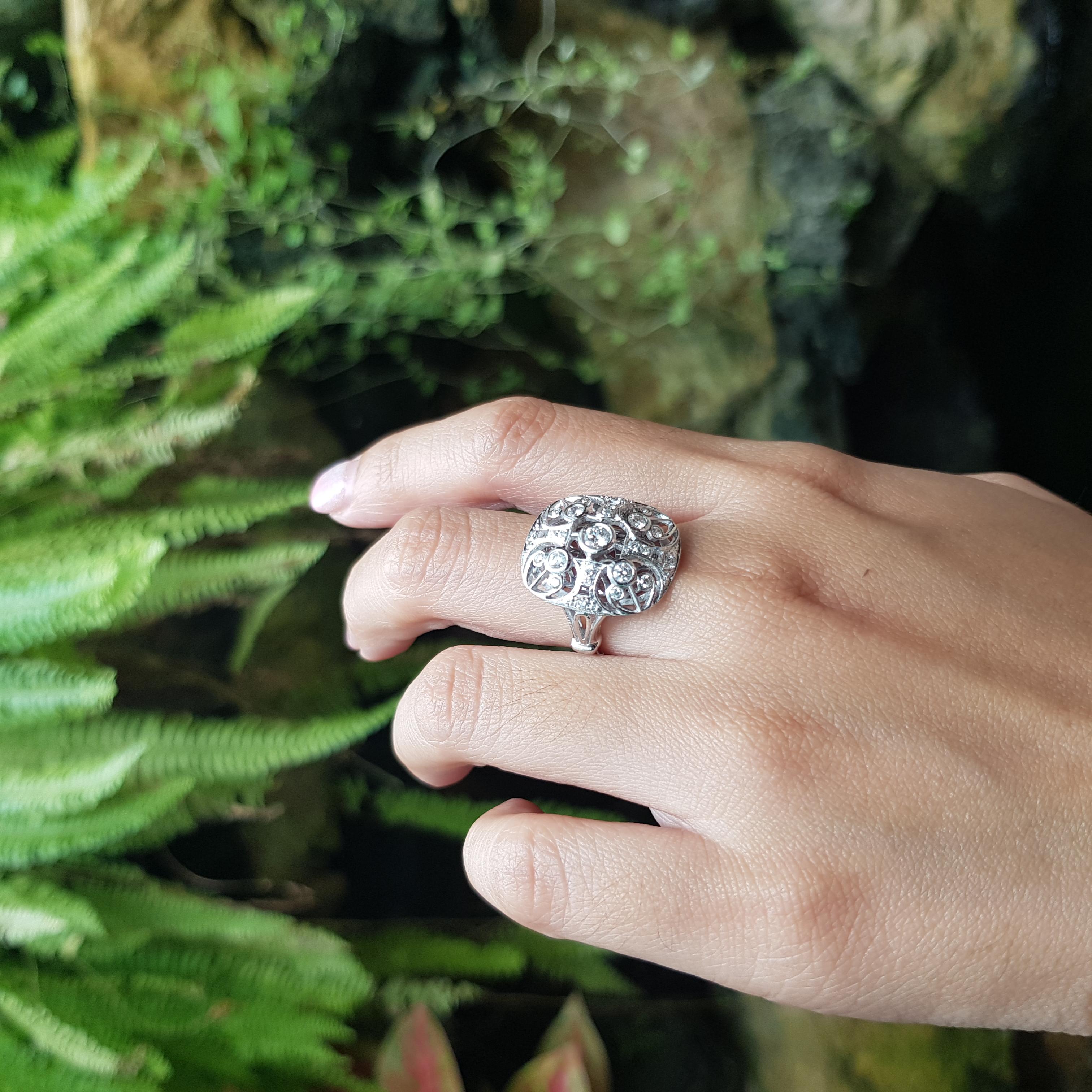 Taglio brillante Anello con diamante incastonato in oro bianco 18 carati in vendita