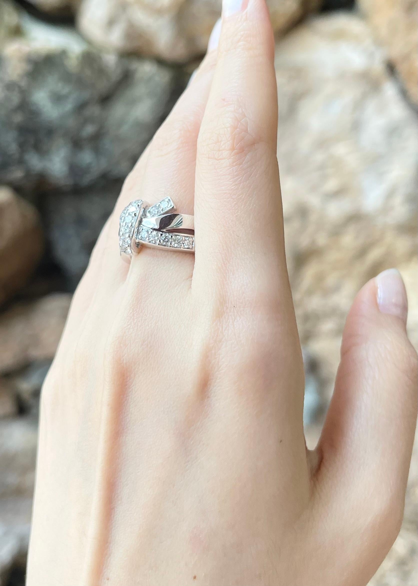 Diamantring aus 18 Karat Weißgold in Fassungen mit Diamanten im Zustand „Neu“ im Angebot in Bangkok, TH