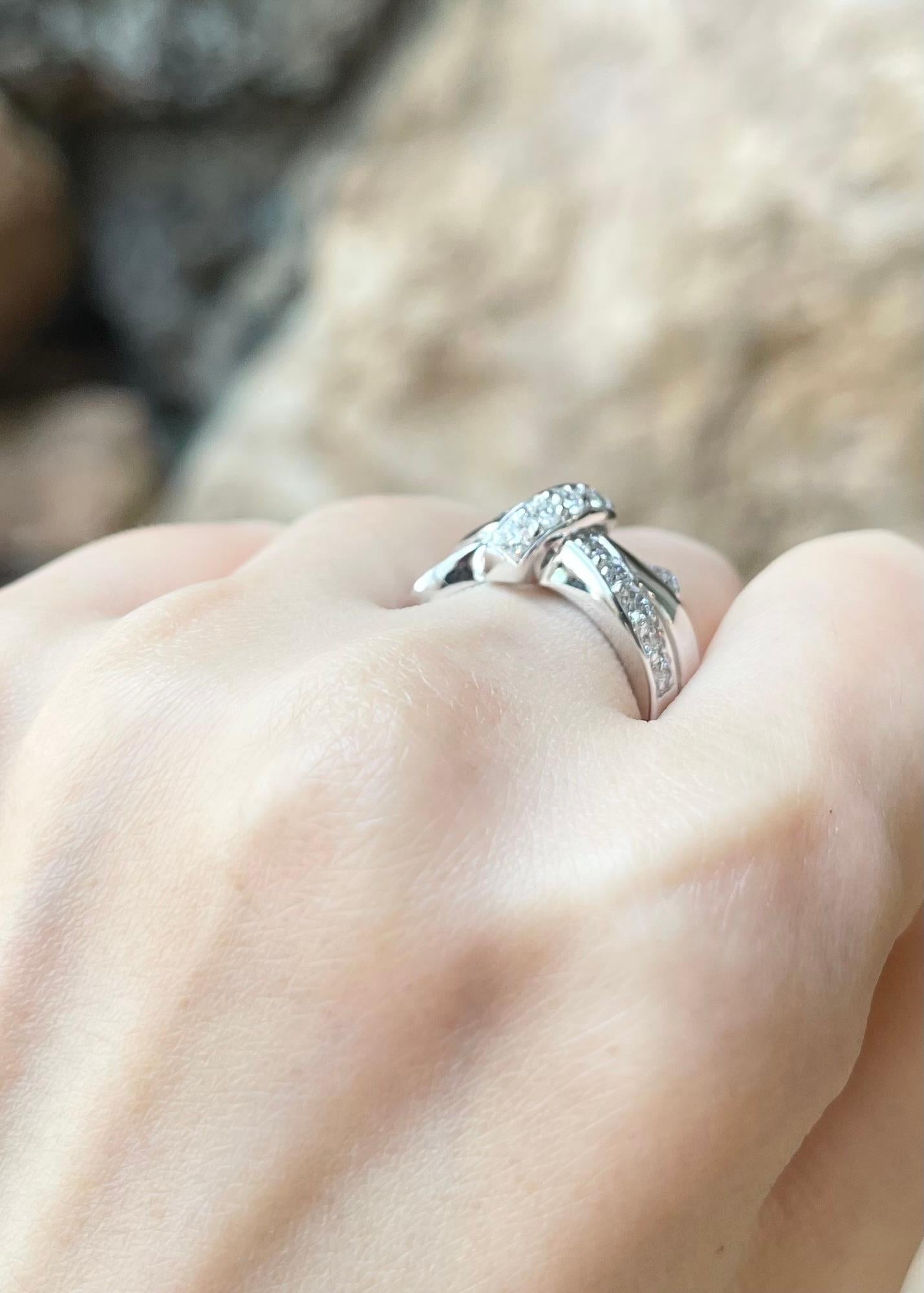 Diamantring aus 18 Karat Weißgold in Fassungen mit Diamanten Damen im Angebot