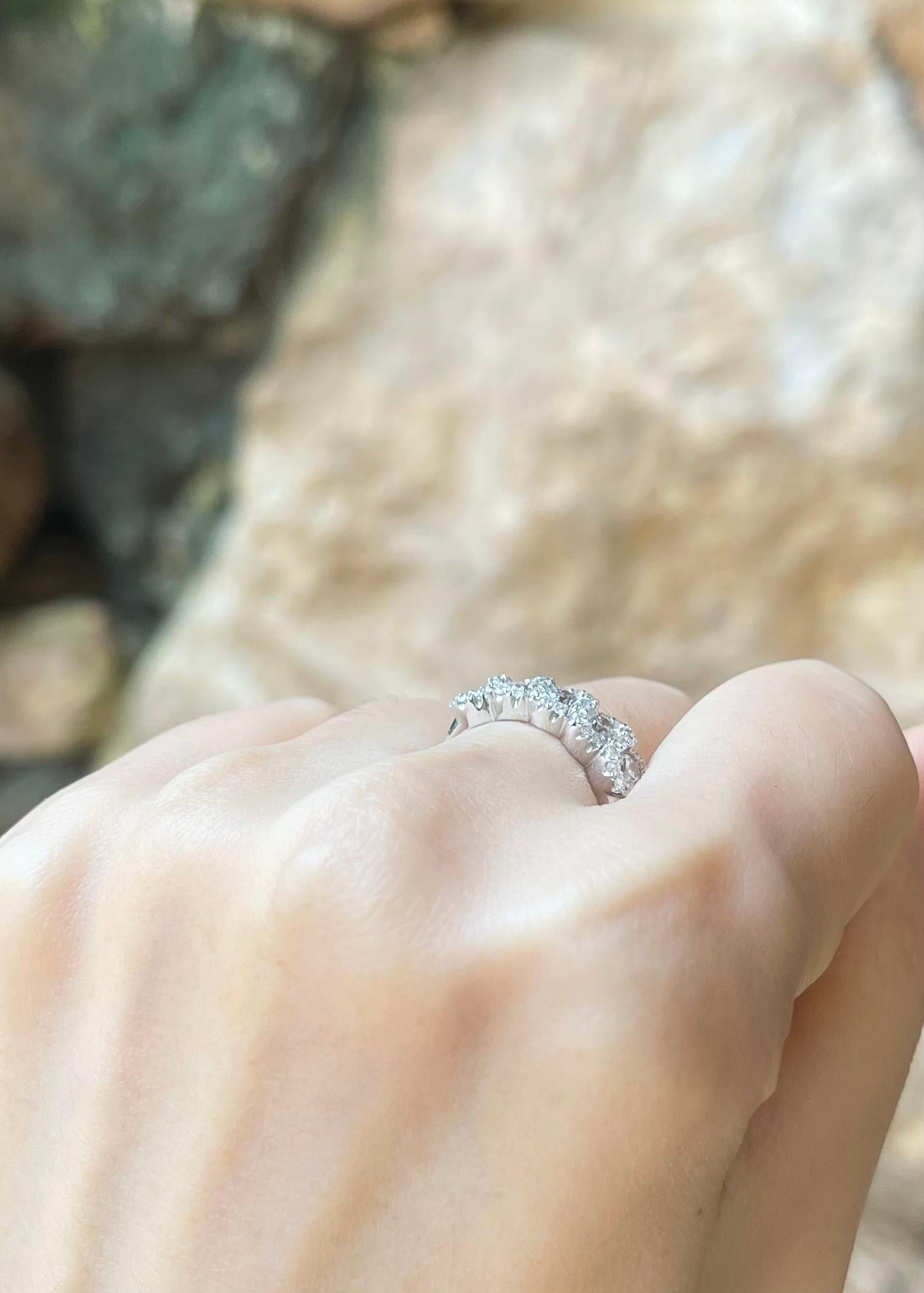 Donna Anello con diamante incastonato in oro bianco 18 carati in vendita