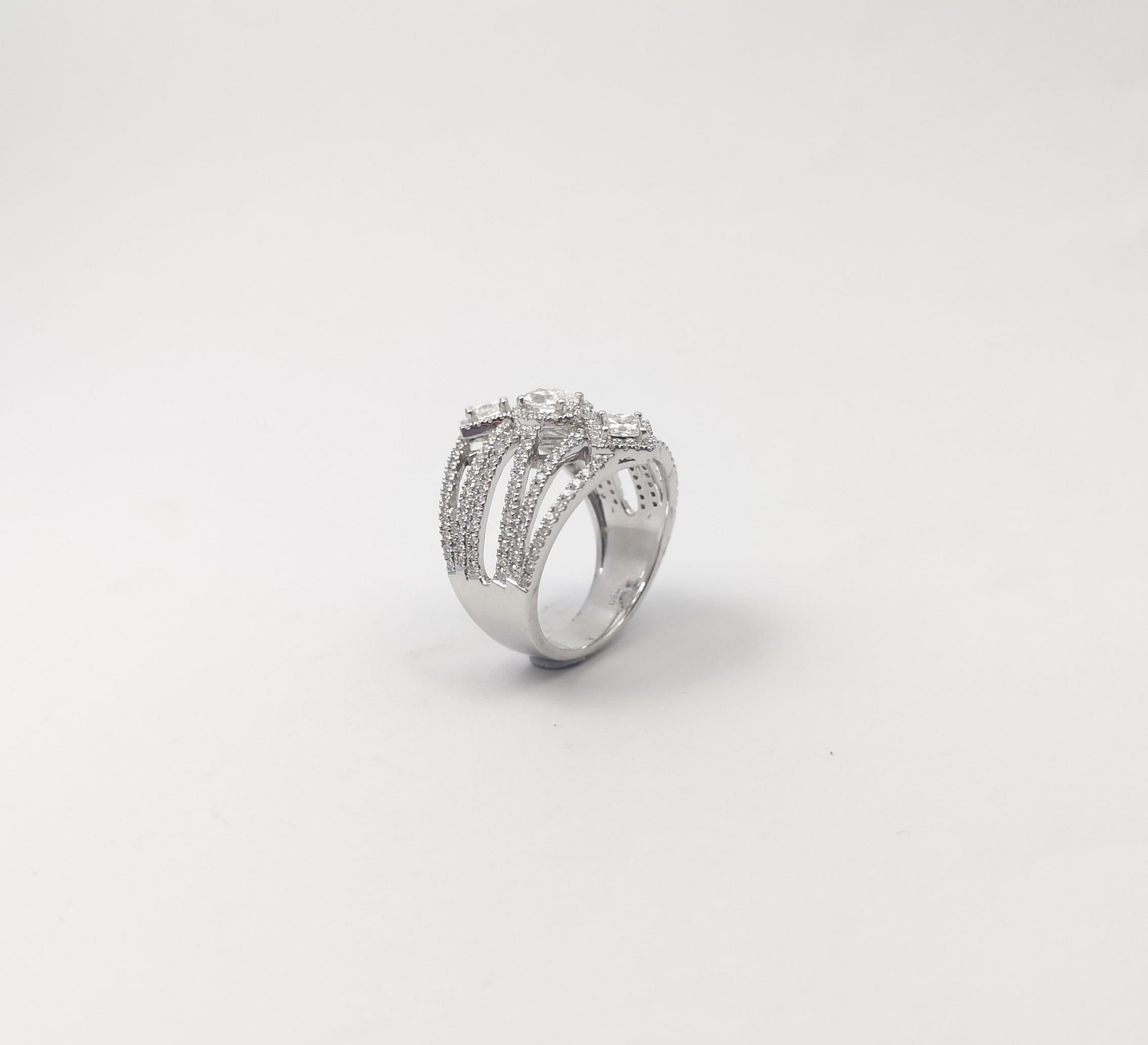 Diamond Ring set in 18K White Gold Settings For Sale 3