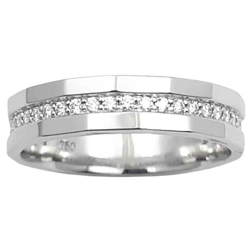 Diamond Ring set in 18K White Gold Settings