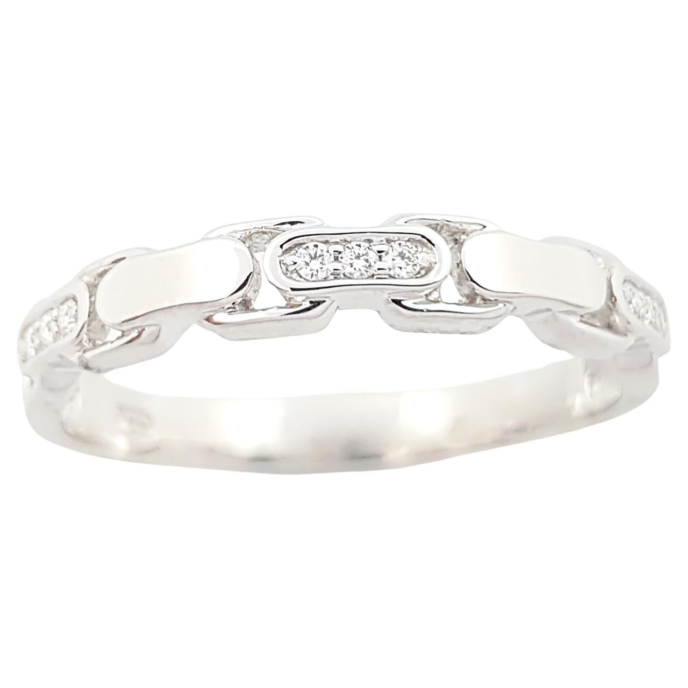 Diamond Ring set in 18K White Gold Settings