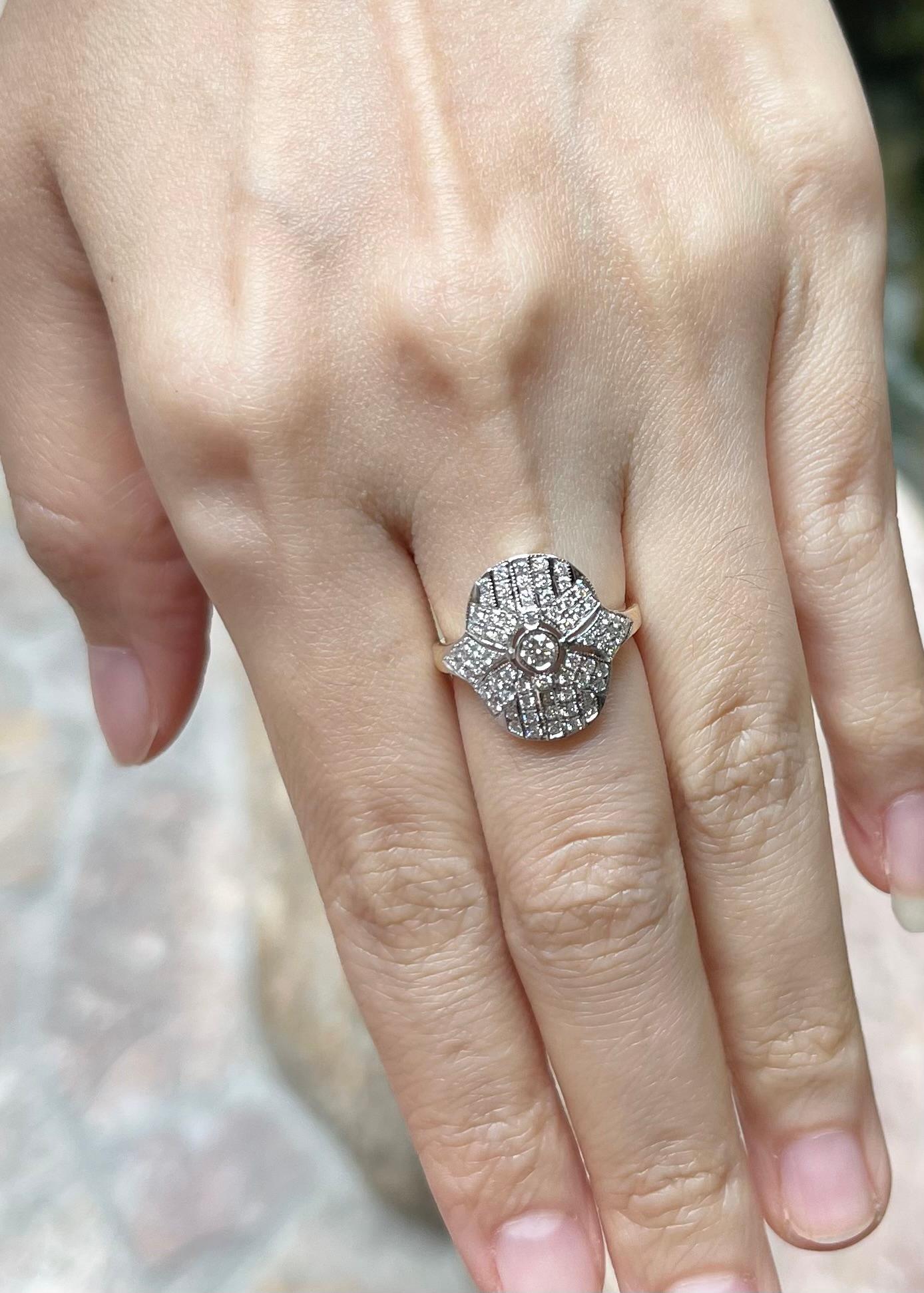 Diamantring in 18K Weiß/Gelbgoldfassung (Brillantschliff) im Angebot