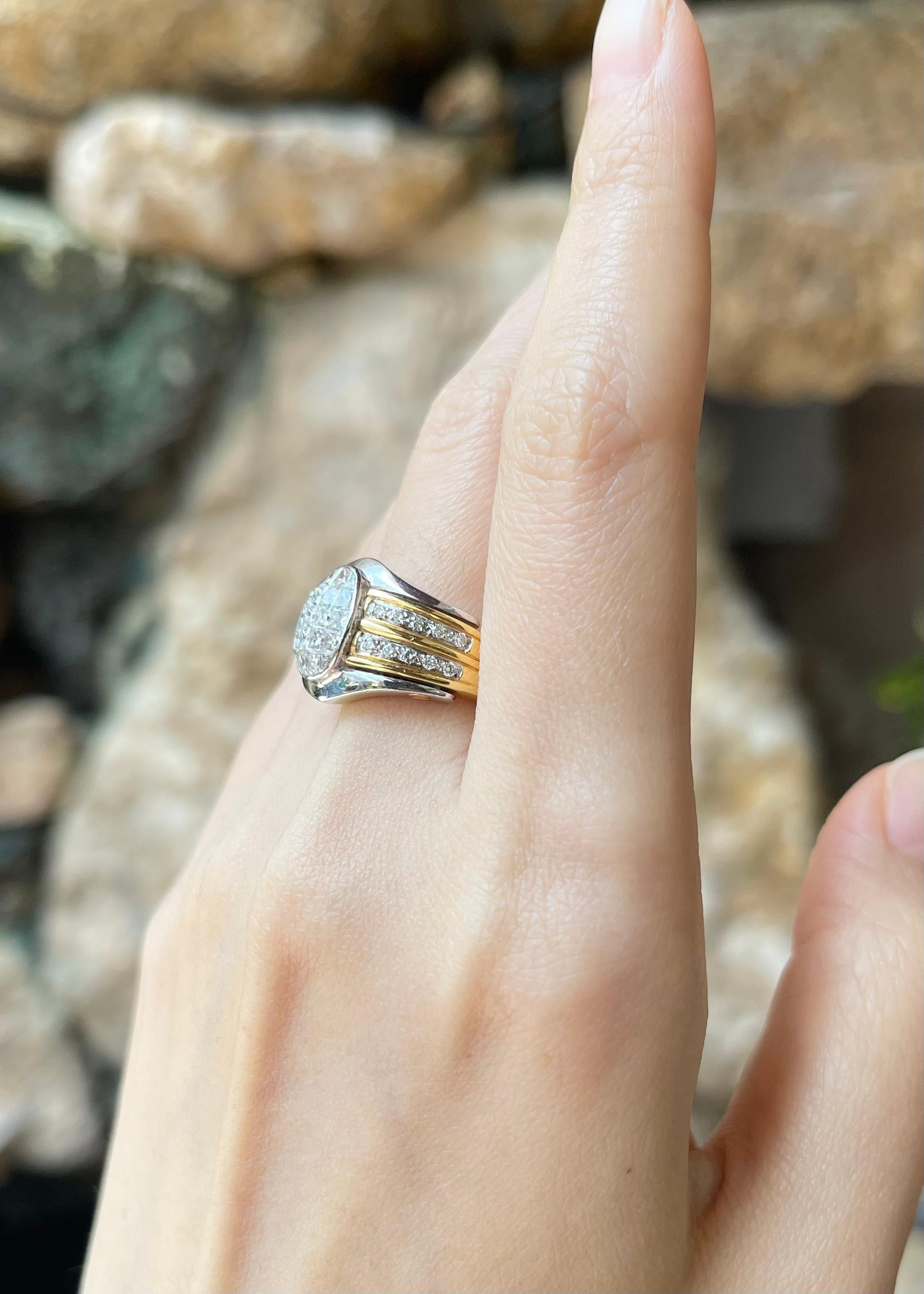 Diamond Ring set in 18K White/Yellow Gold Settings In New Condition For Sale In Bangkok, TH
