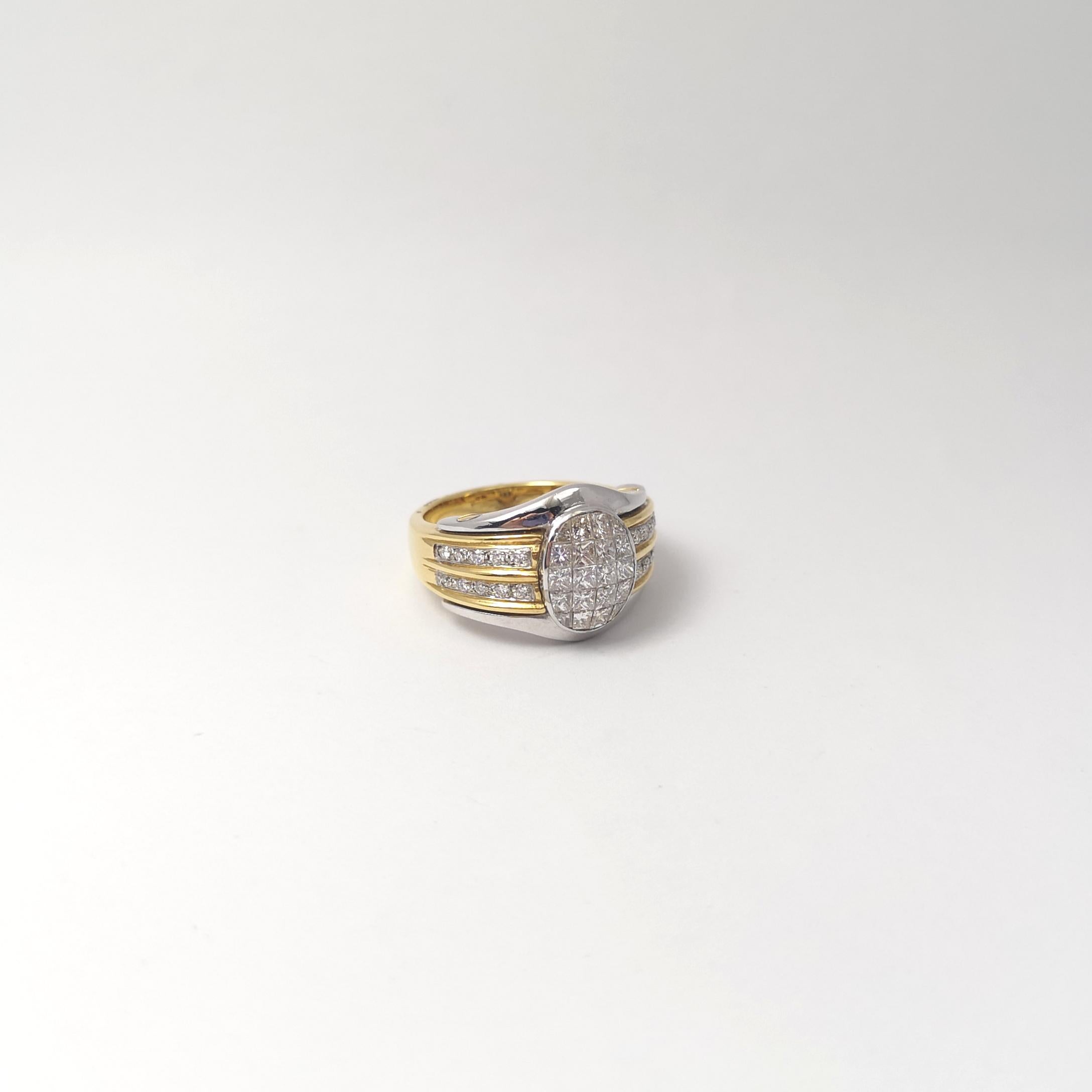 Diamond Ring set in 18K White/Yellow Gold Settings For Sale 2