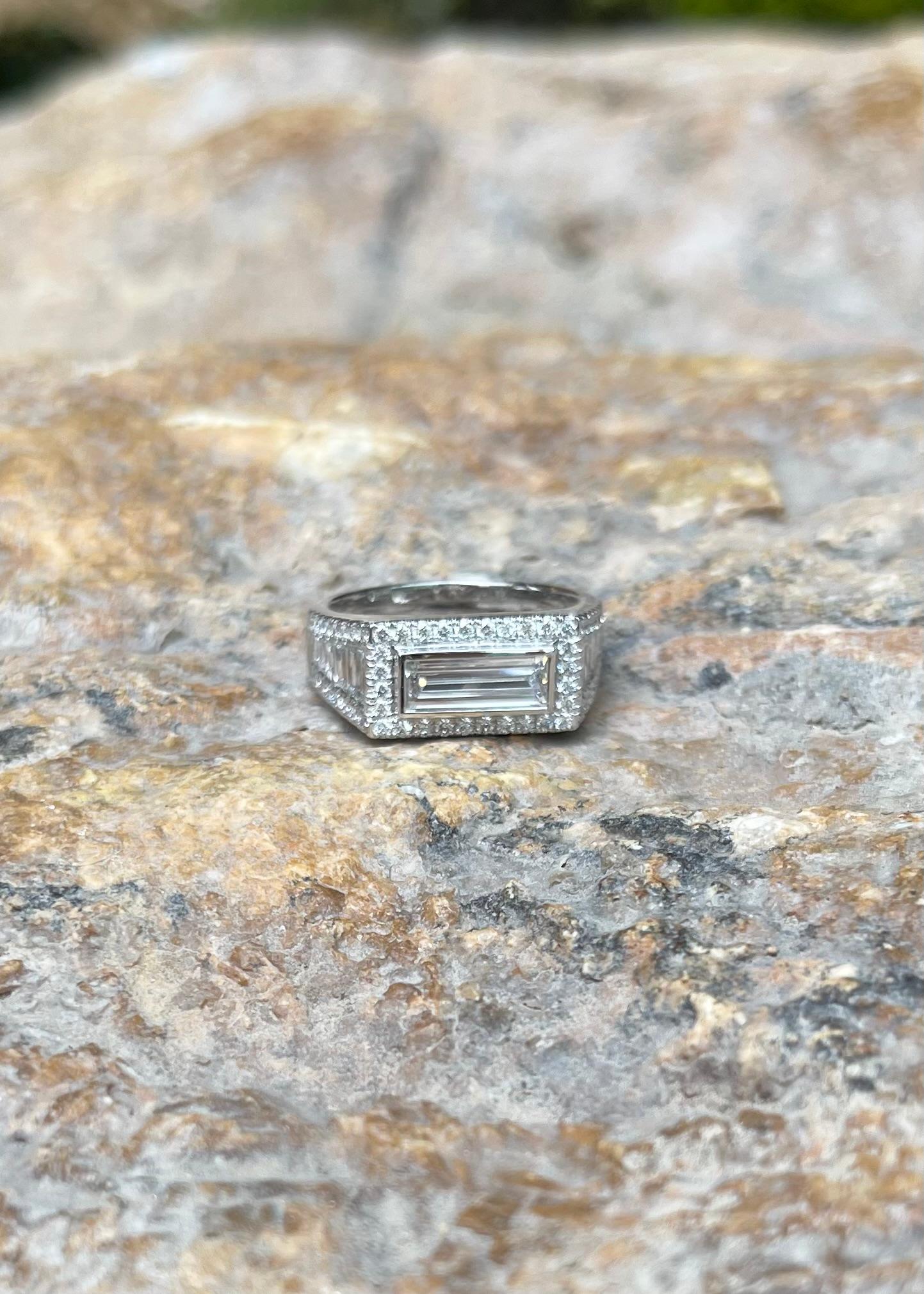 Anello con diamante incastonato in platino 950 in vendita 4