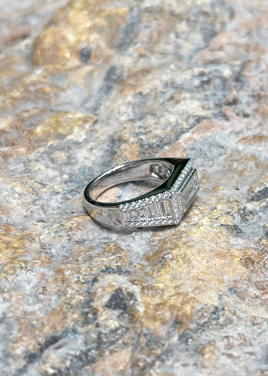 Anello con diamante incastonato in platino 950 in vendita 5