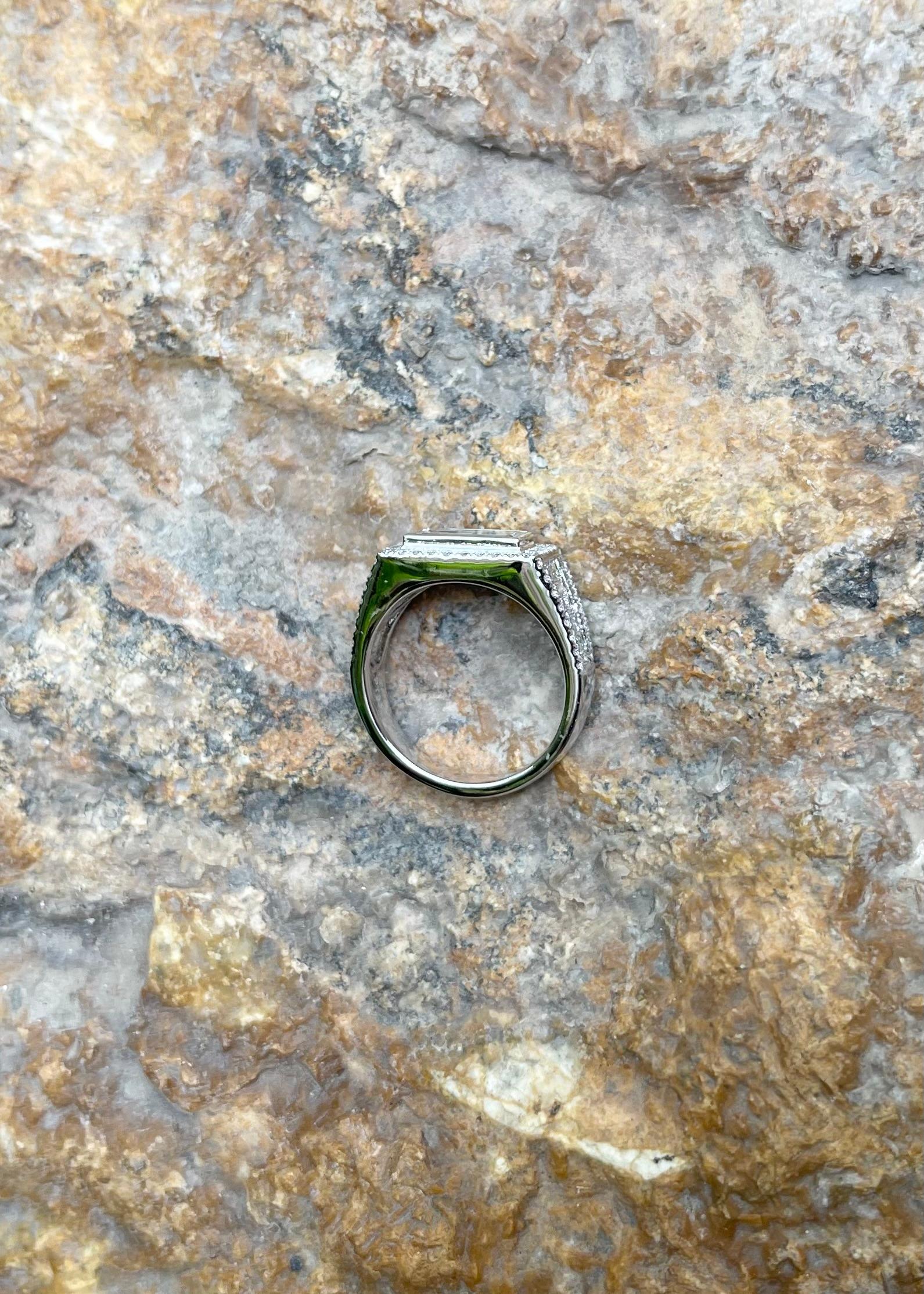 Anello con diamante incastonato in platino 950 in vendita 6