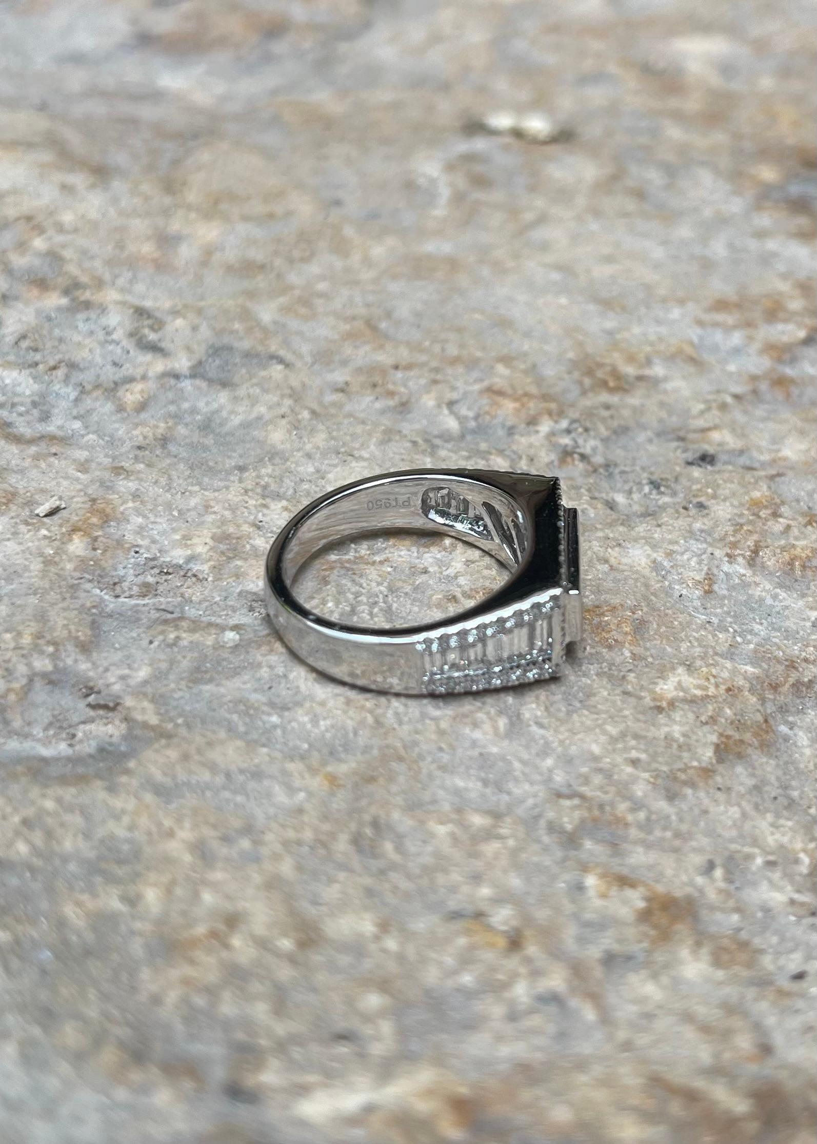 Anello con diamante incastonato in platino 950 in vendita 10