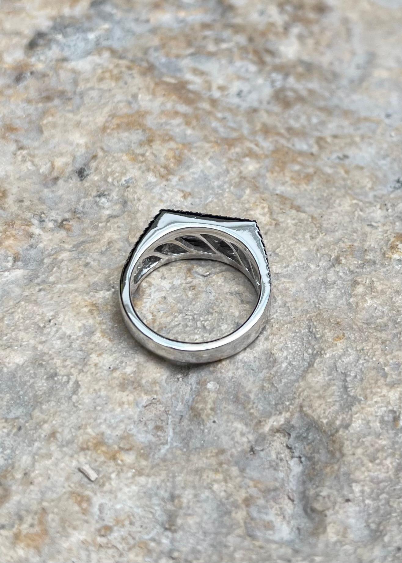 Anello con diamante incastonato in platino 950 in vendita 11