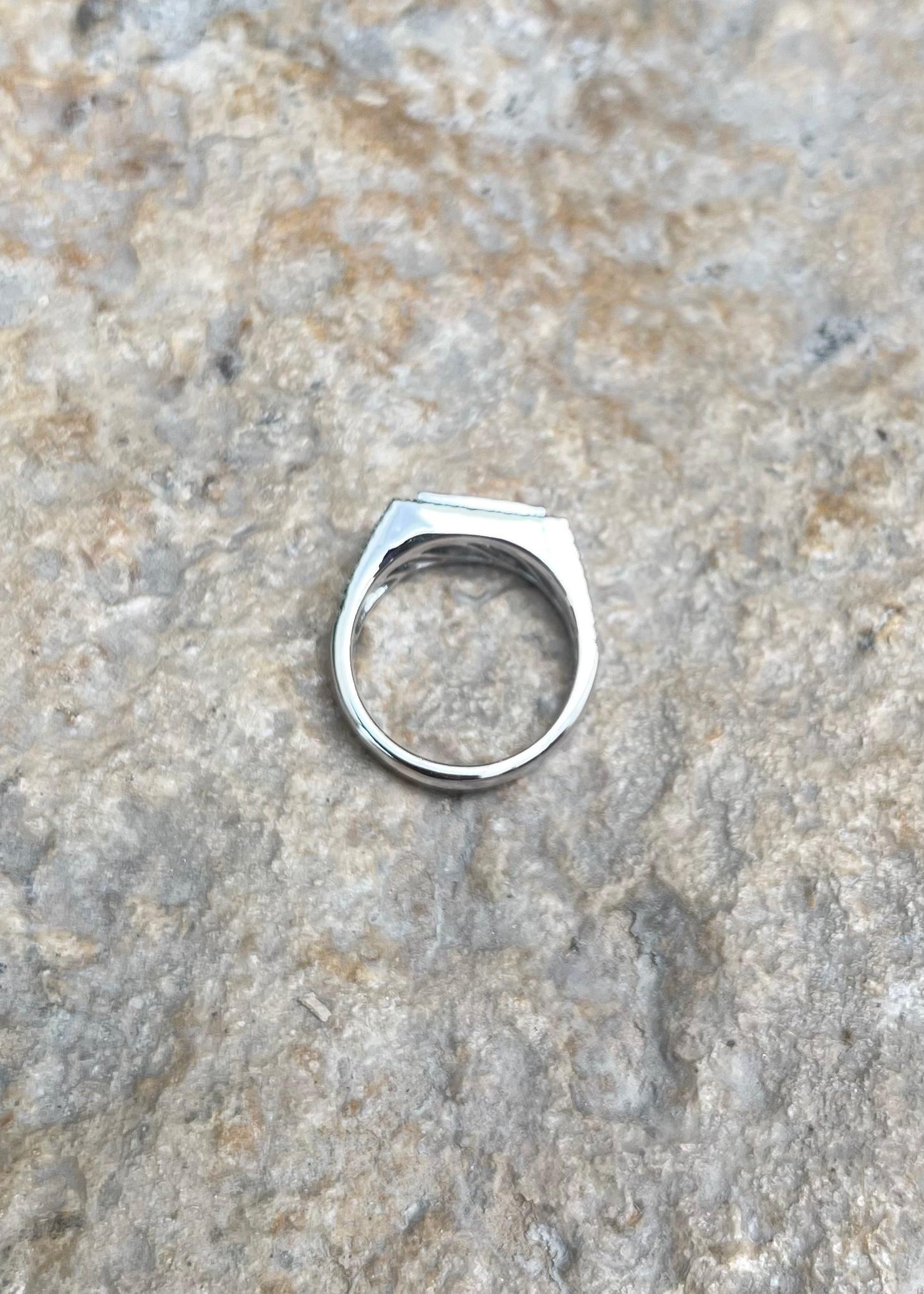 Anello con diamante incastonato in platino 950 in vendita 12