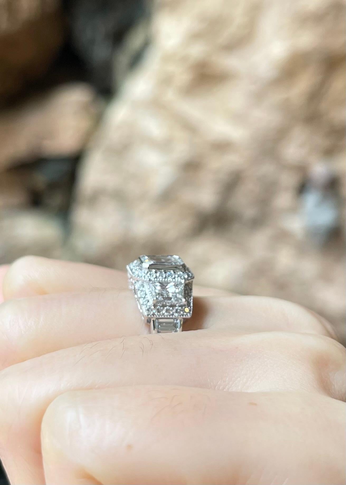Anello con diamante incastonato in platino 950 in vendita 1