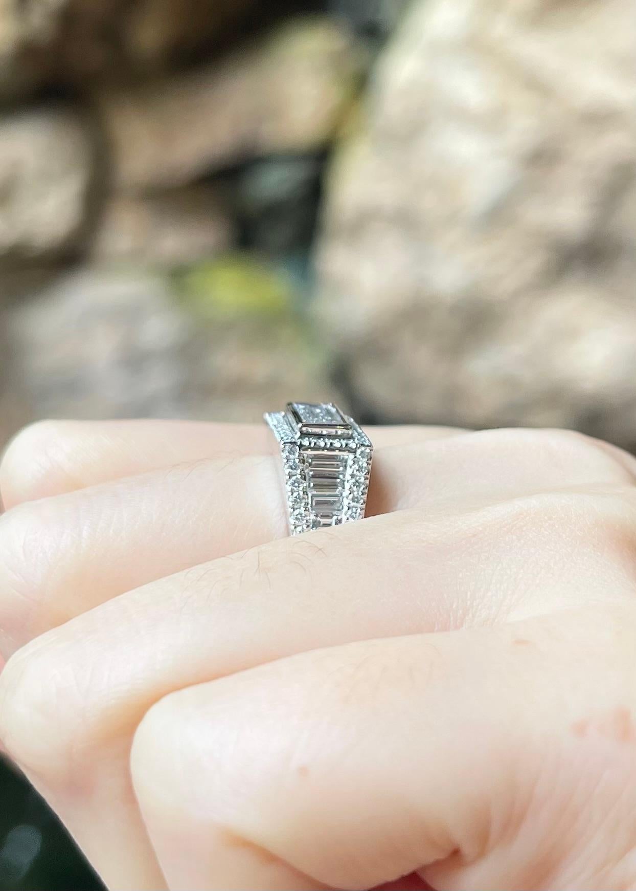 Anello con diamante incastonato in platino 950 in vendita 1