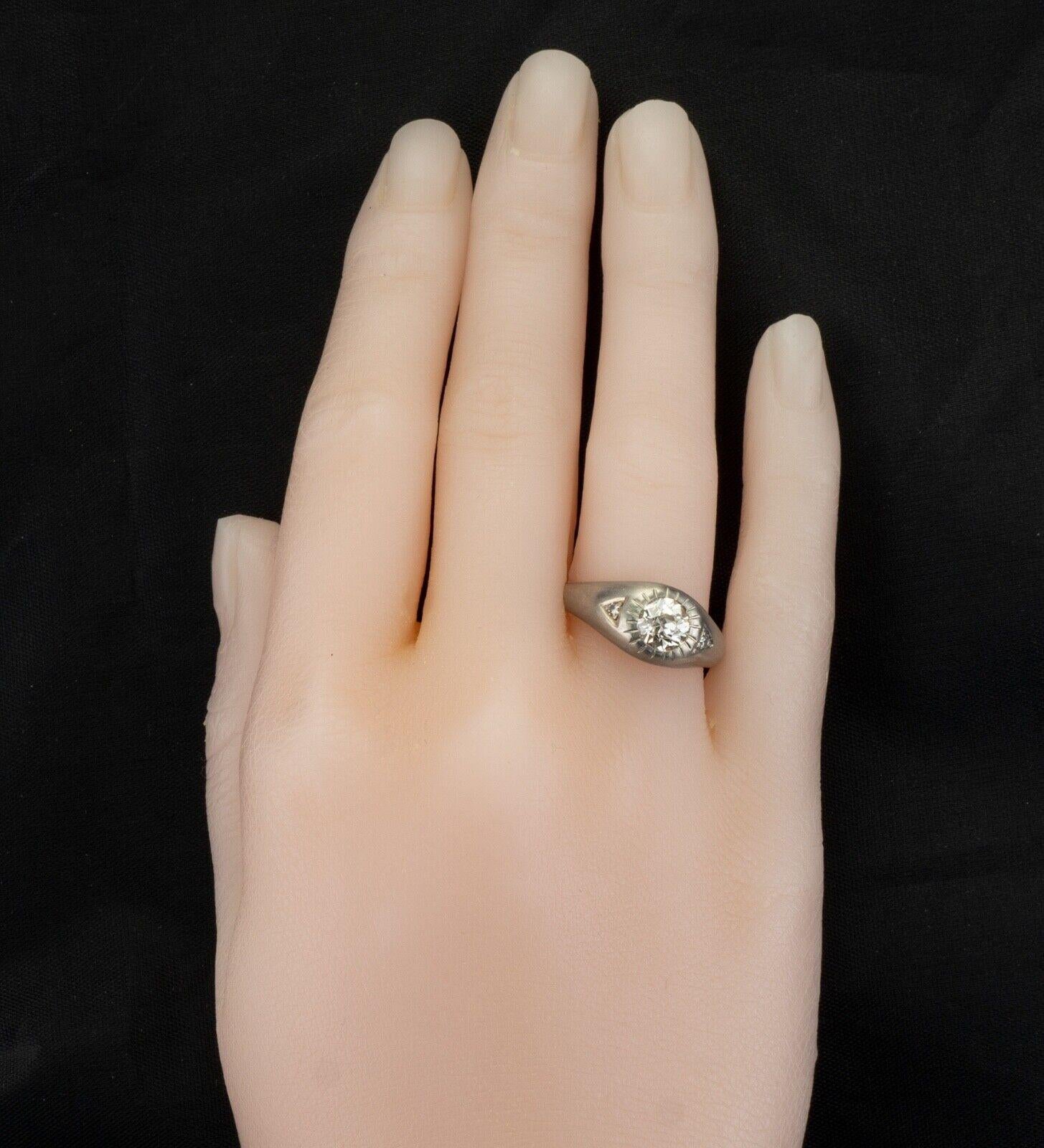 Women's or Men's Diamond Ring Solitaire with Accents Vintage 18K Gold Band 1.08 TDW For Sale