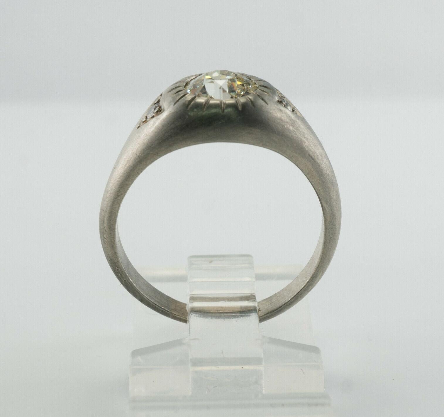 Diamond Ring Solitaire with Accents Vintage 18K Gold Band 1.08 TDW For Sale 2