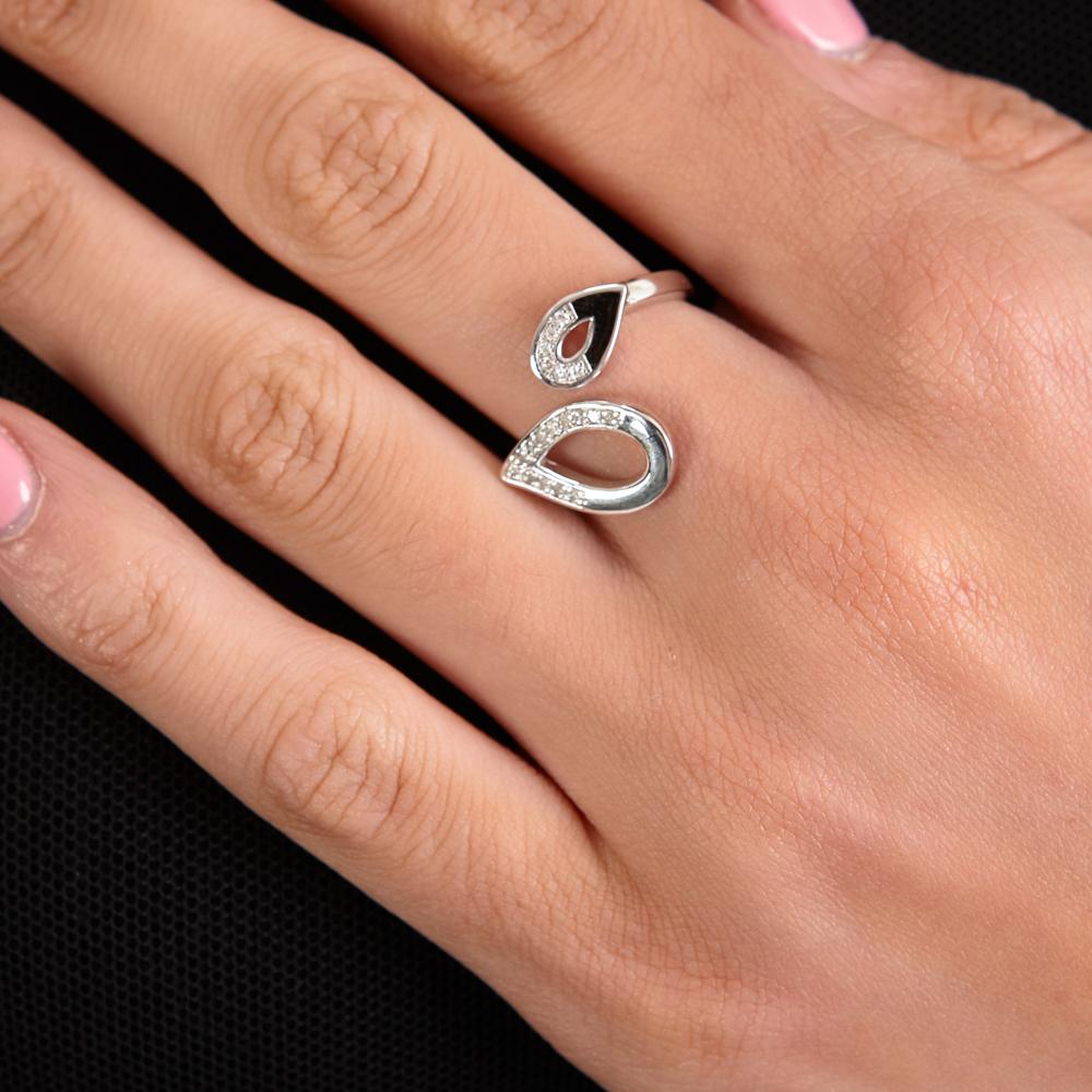 This dazzling Melting Diamond ring is an open style design. It is easy to adjust in size due to its open shank.  Simple and Contemporary

Created in silver and set with sparkling white diamonds. Perfect for any occasion and eye-catching to
