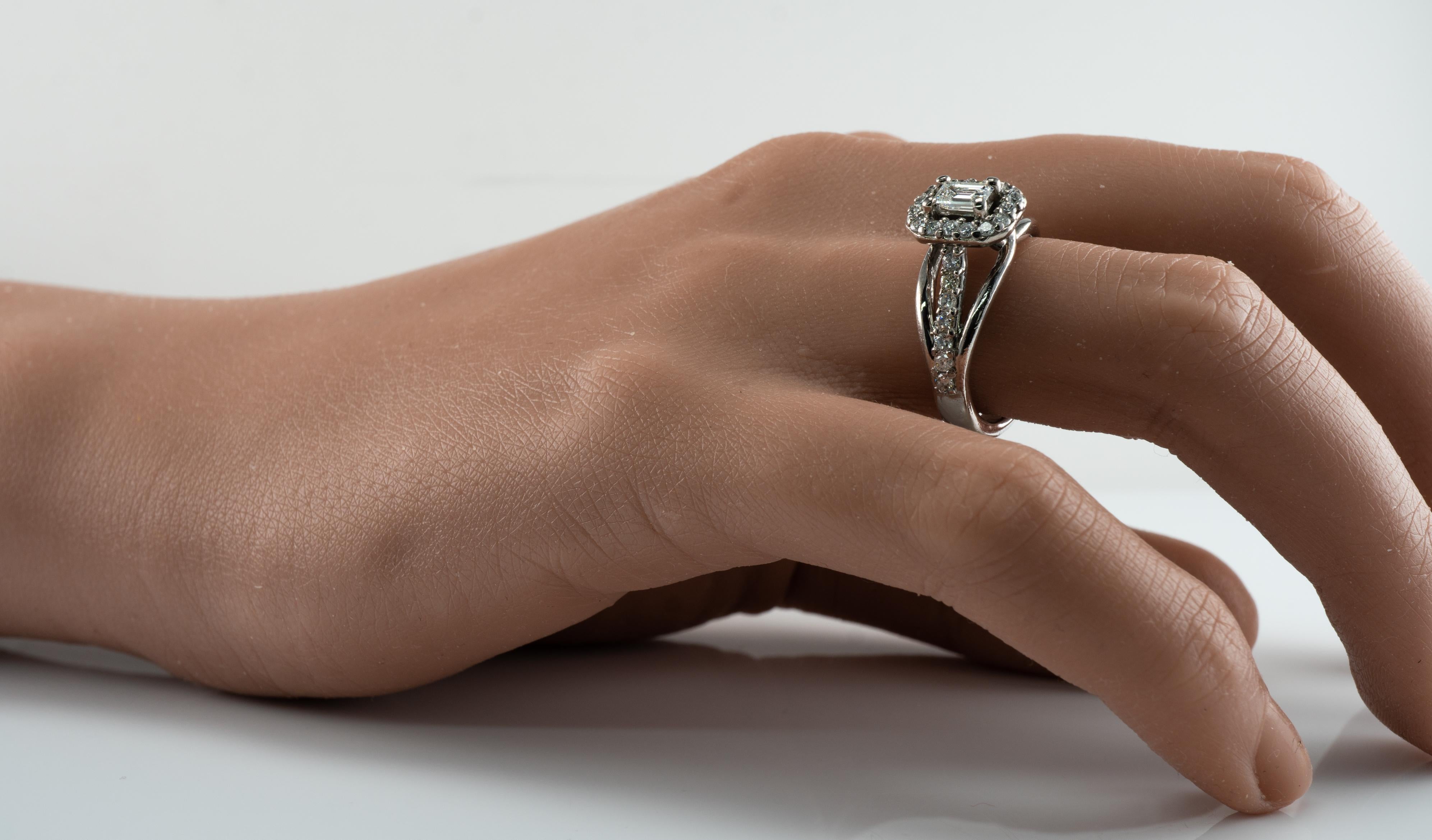 Bague diamant Vintage 14K or blanc .97 TDW Engagement Wedding en vente 4