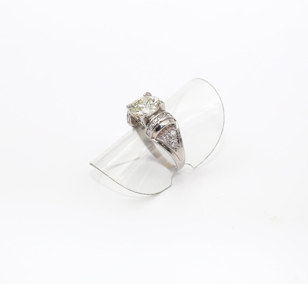 2.75 Carats Diamond Ring White Gold 18K Certified, 1920 In Fair Condition For Sale In Herzelia, Tel Aviv