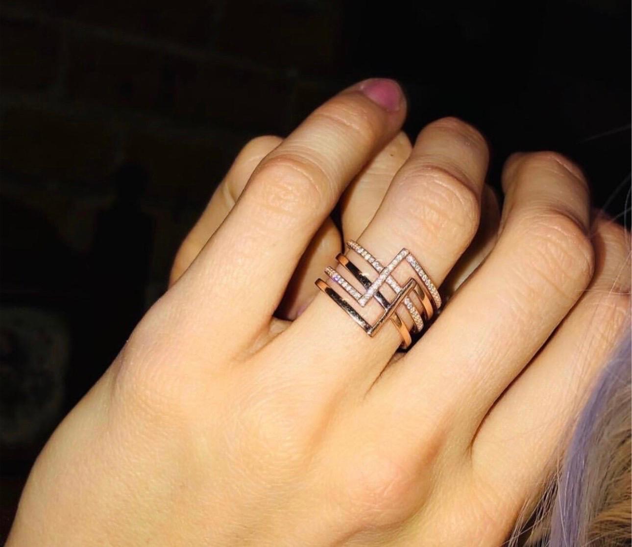 Taille ronde Bague large en or rose 18 carats, diamants canadiens fins, clarté VS, couleur F en vente
