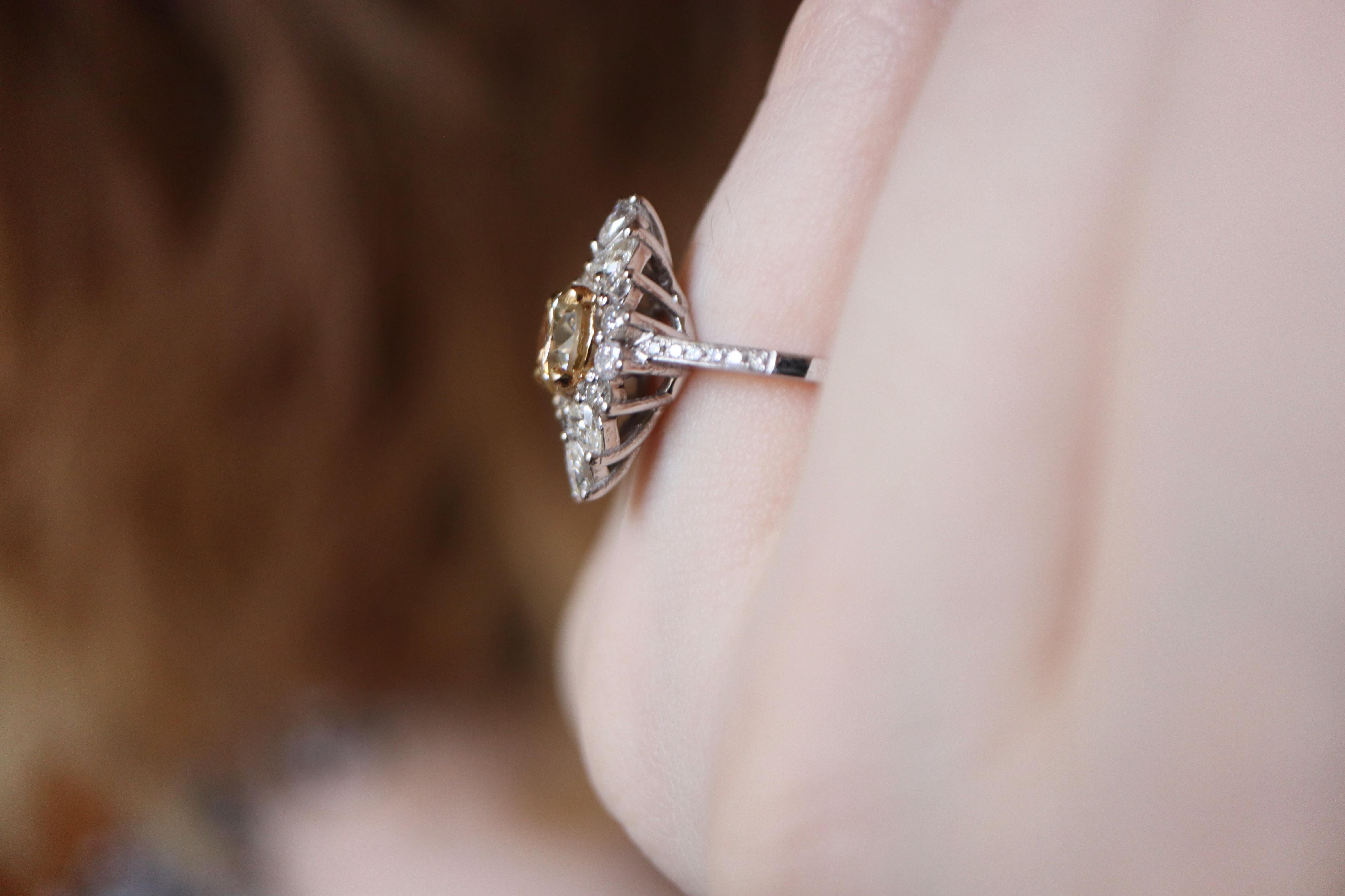 Bague en diamant brun jauneâtre fantaisie avec diamant central de 1,1 carat en vente 6