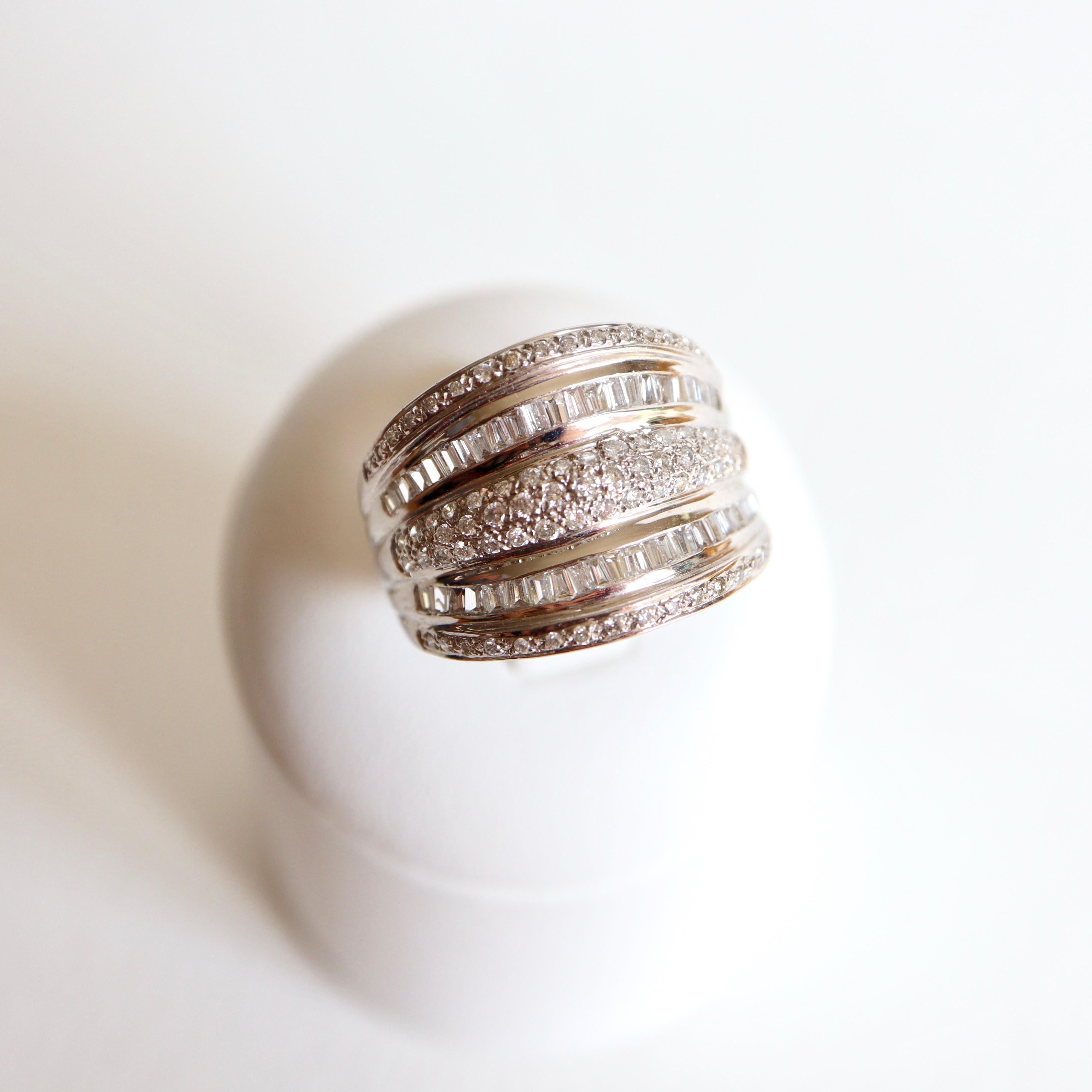 Diamond Ring with 1.33 Carat Diamonds For Sale 2