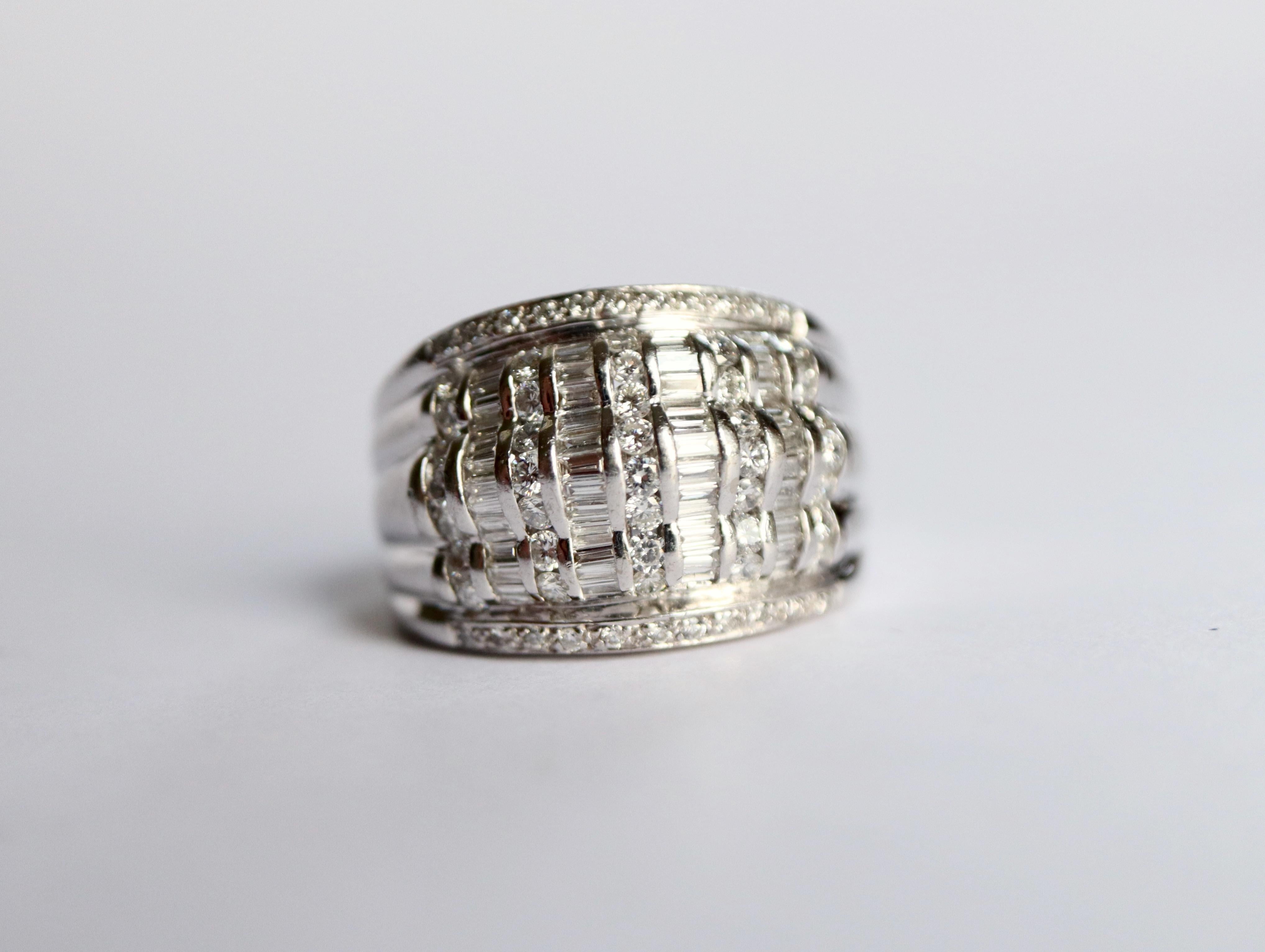 Diamond Ring with 1.5 to 2 Carats of Diamonds White Gold In Good Condition For Sale In Paris, FR