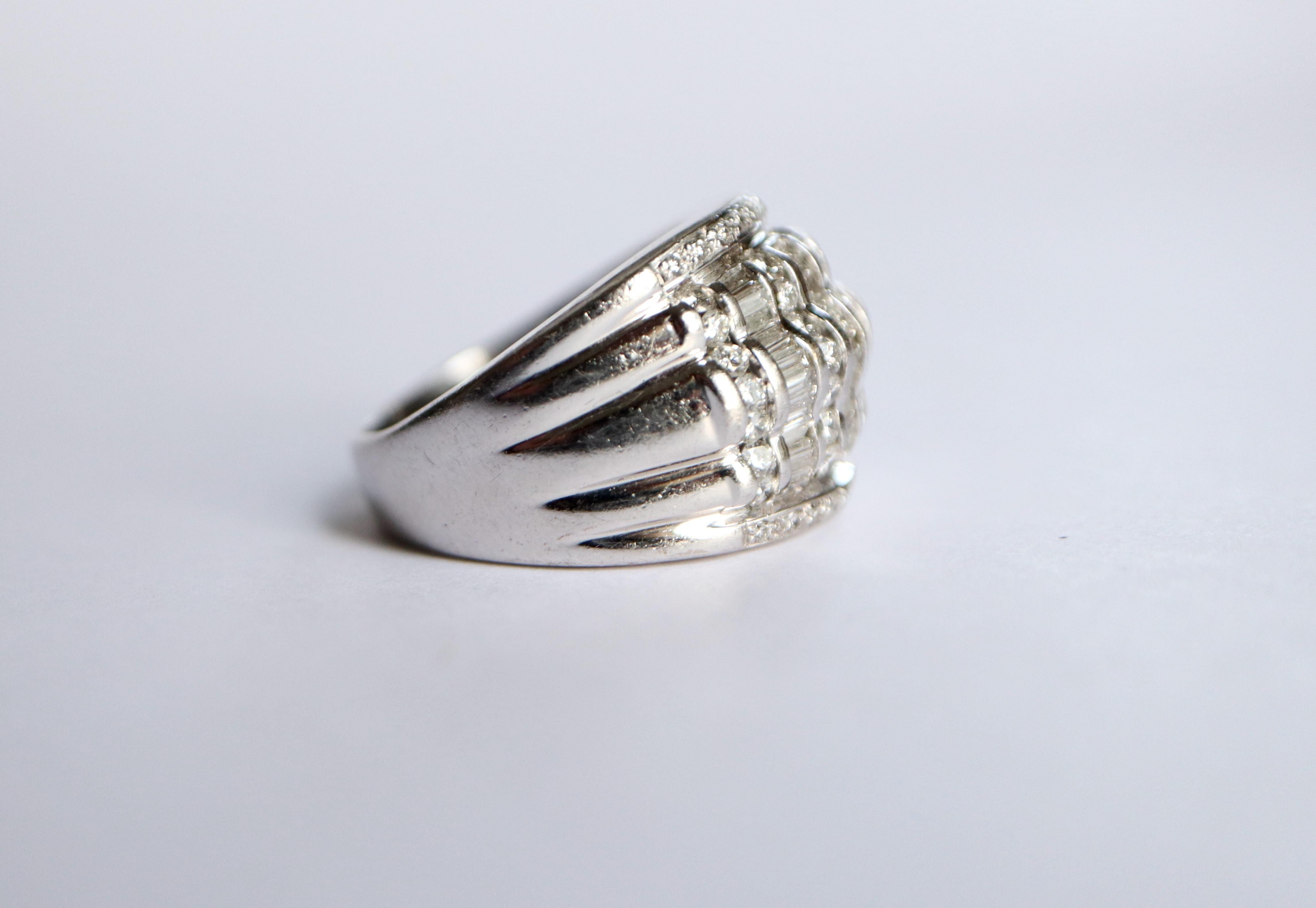 Diamantring aus Weißgold mit 1,5 bis 2 Karat Diamanten für Damen oder Herren im Angebot