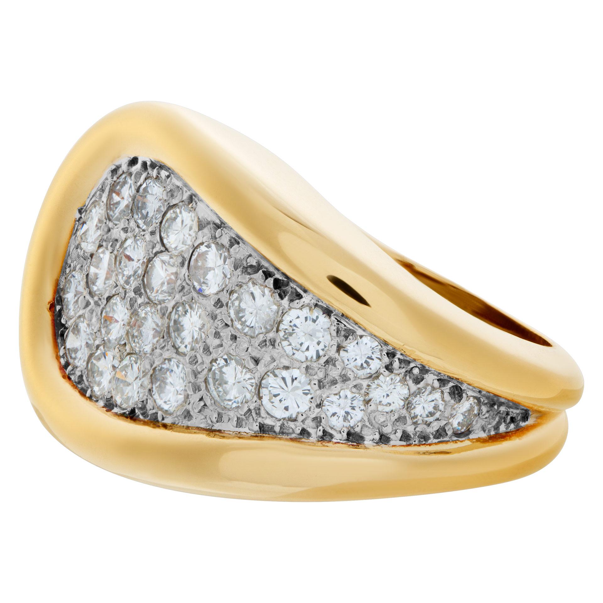 Women's Diamond Ring with Approximately 2.25 Cts in Diamonds in 14k Yellow Gold For Sale