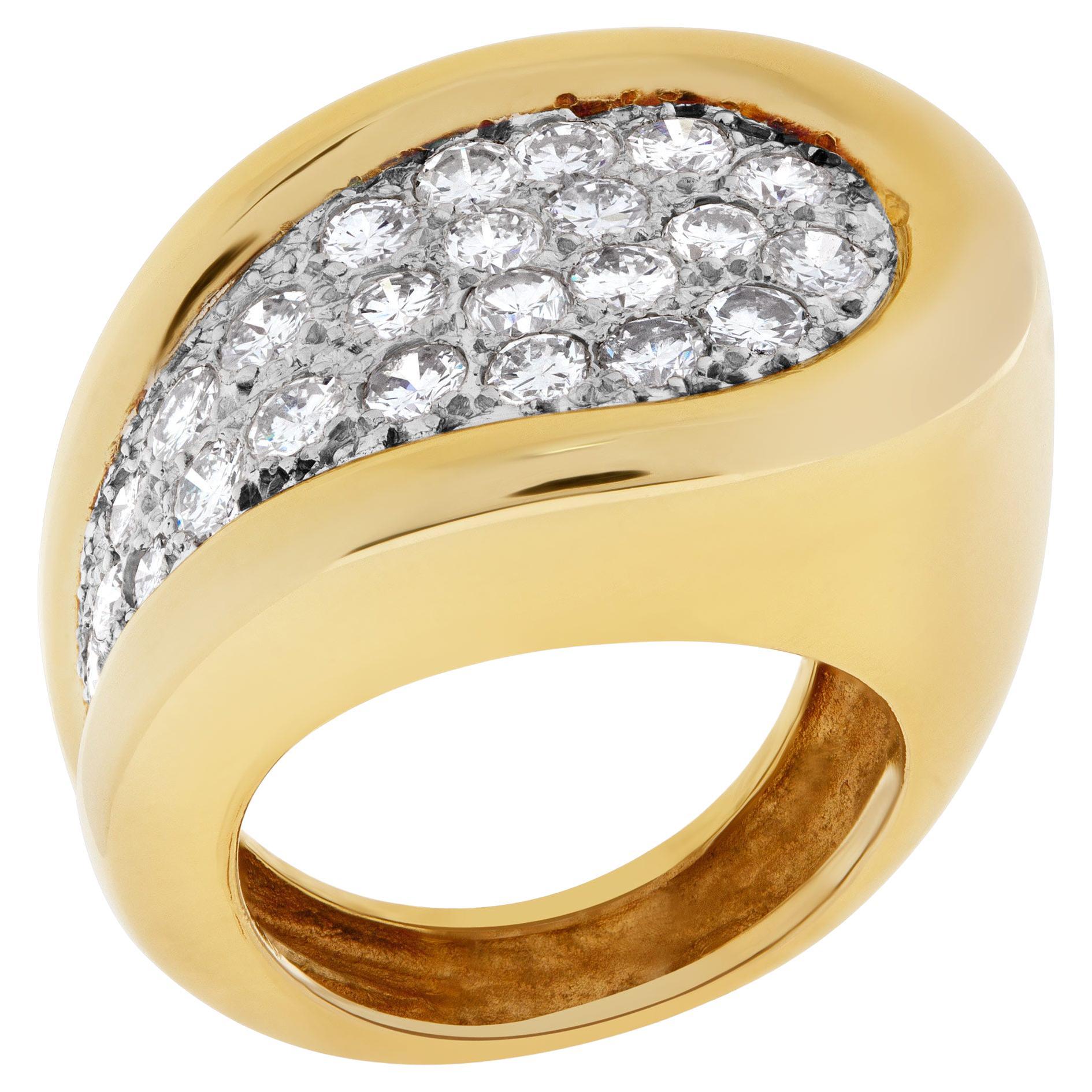 Diamond Ring with Approximately 2.25 Cts in Diamonds in 14k Yellow Gold For Sale