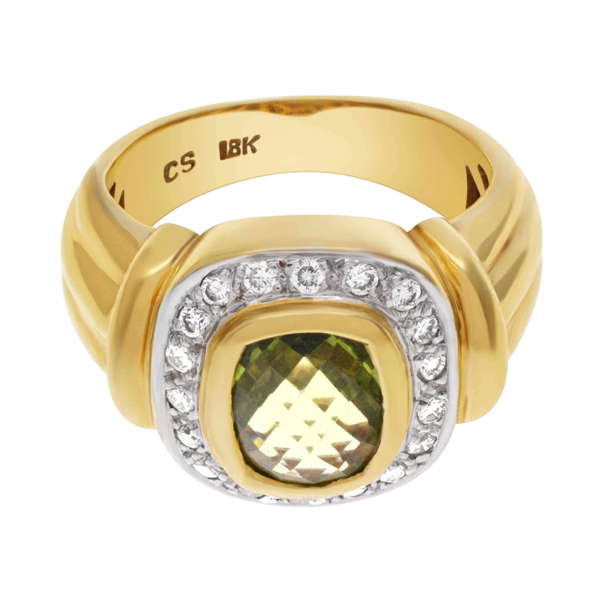 Diamantring mit zentralem Peridot aus 18k Gelbgold ca. 072 Karat im Zustand „Hervorragend“ in Surfside, FL
