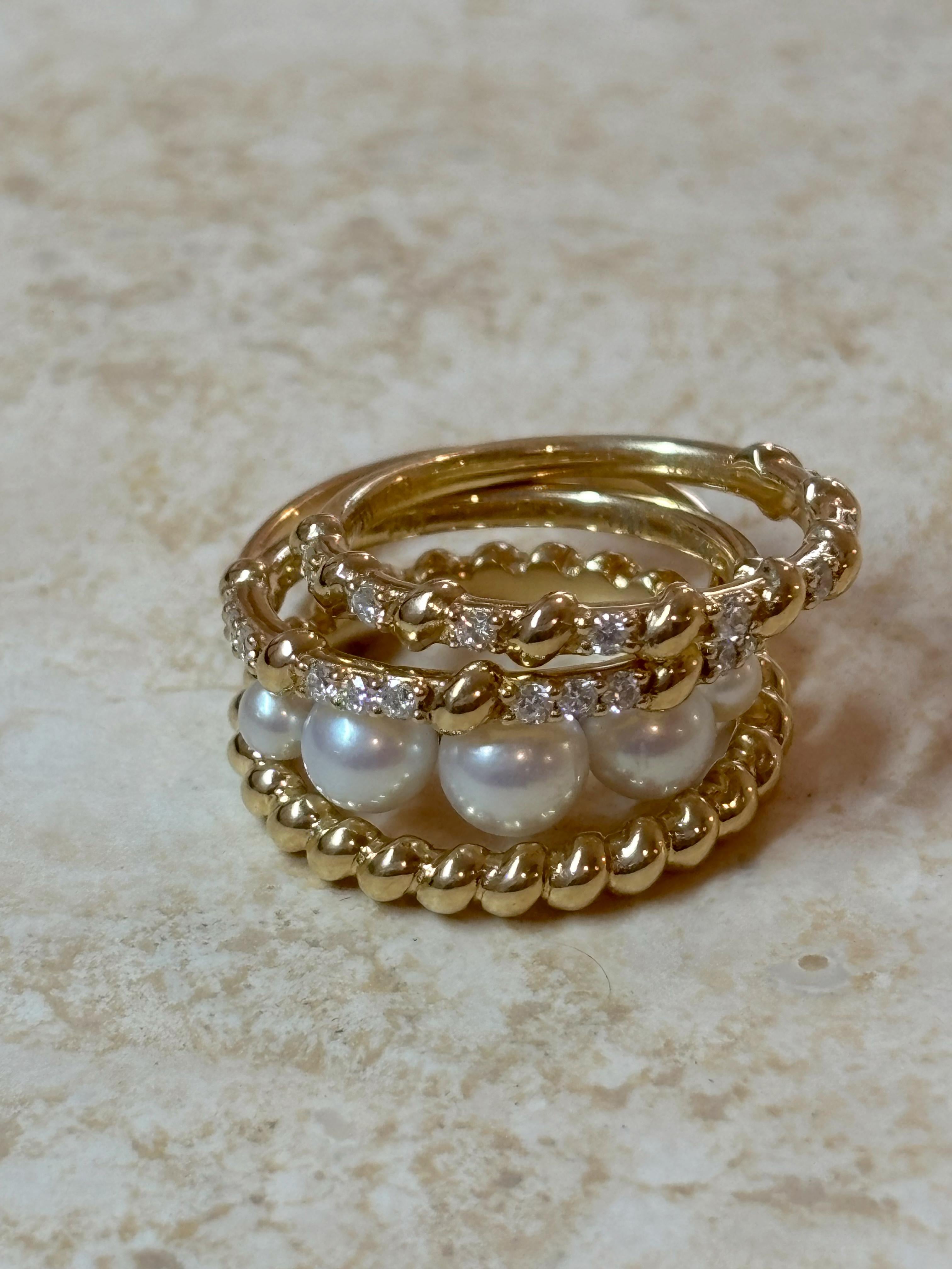 Round Cut Diamond Ring with Rope Detail, 18K Gold, 0.13cts diamonds, US size 6 For Sale
