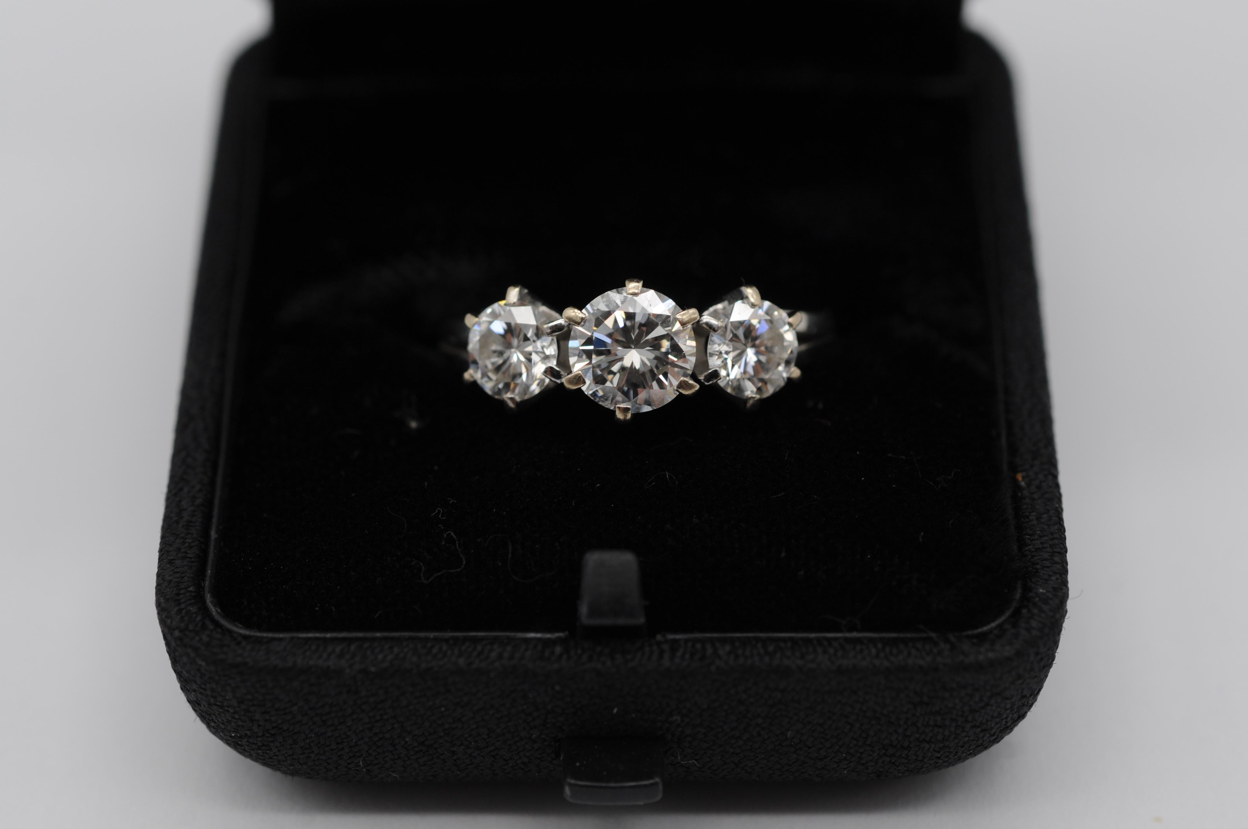 Anello con tre diamanti IF (internally flawless), colore:F in vendita 5