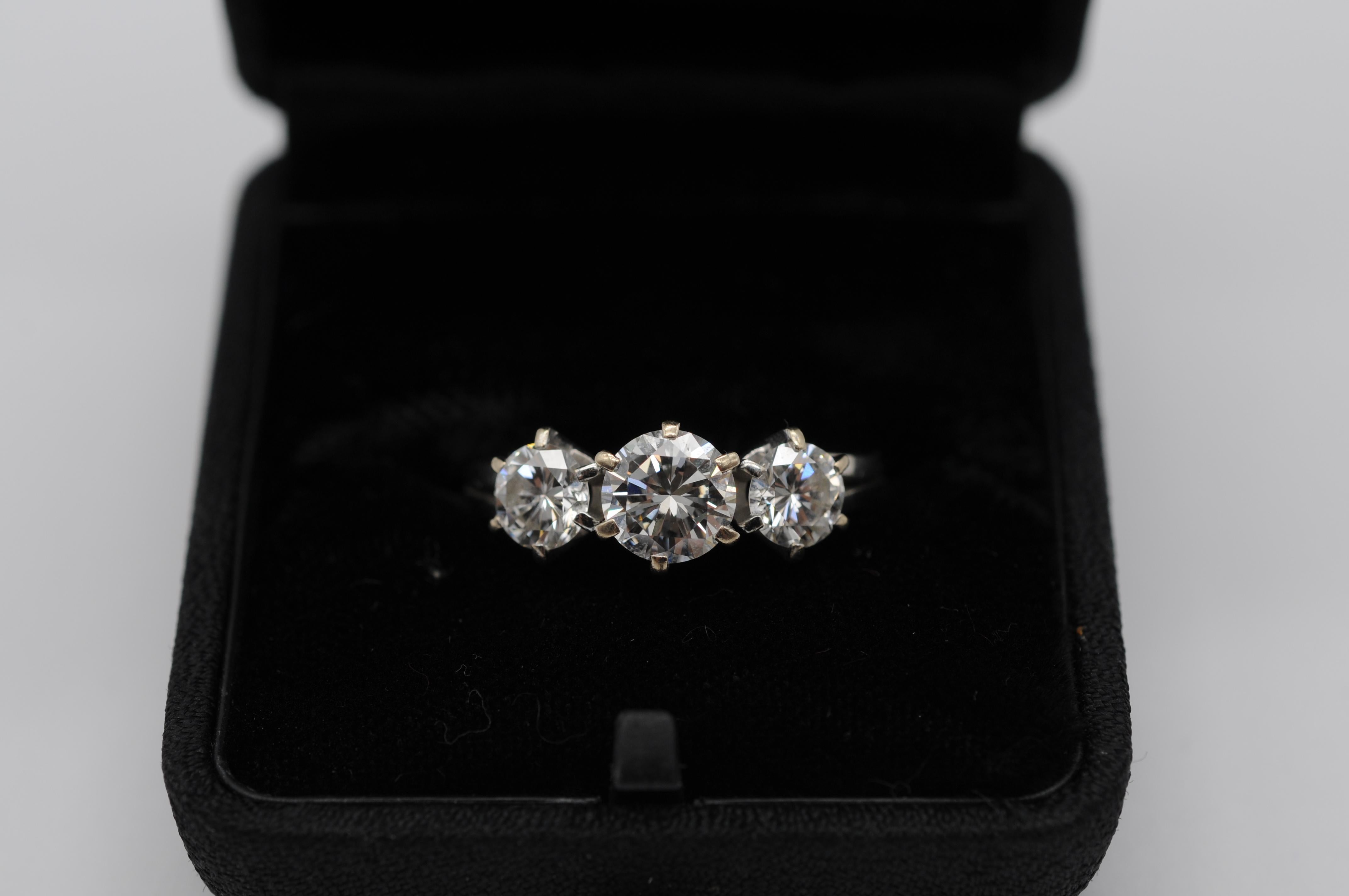 Anello con tre diamanti IF (internally flawless), colore:F in vendita 6