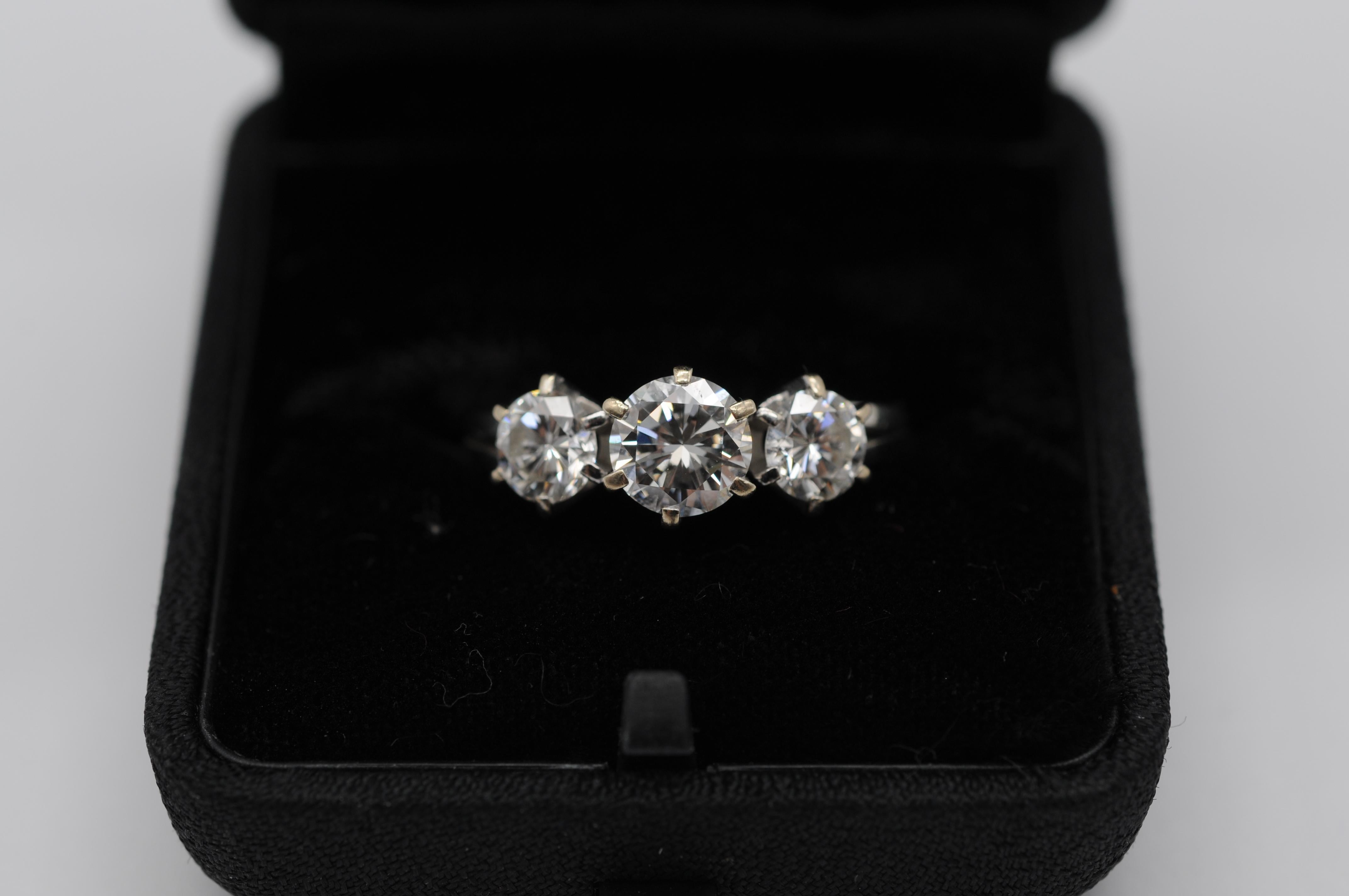 Anello con tre diamanti IF (internally flawless), colore:F in vendita 7