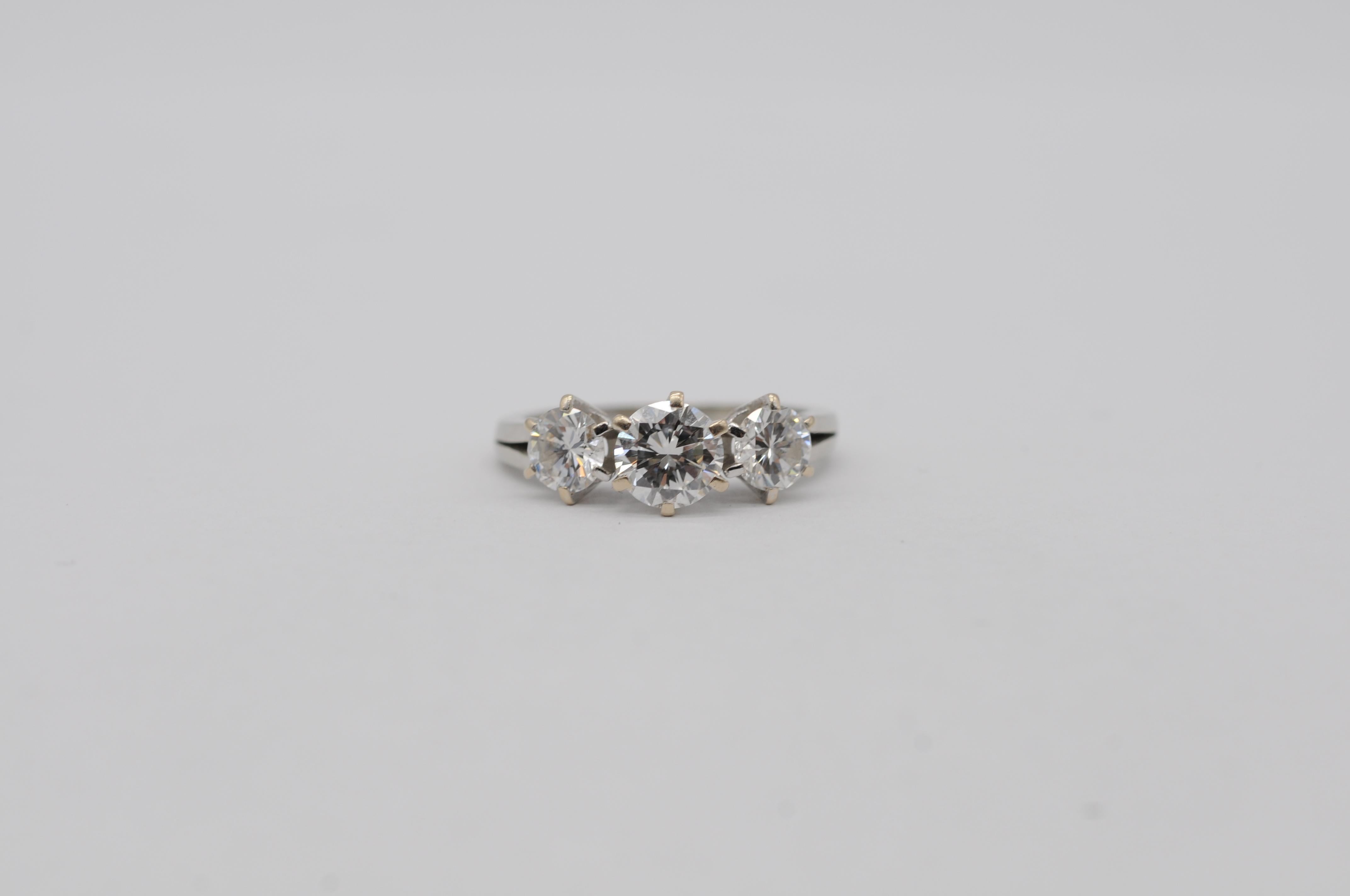 Estetismo Anello con tre diamanti IF (internally flawless), colore:F in vendita
