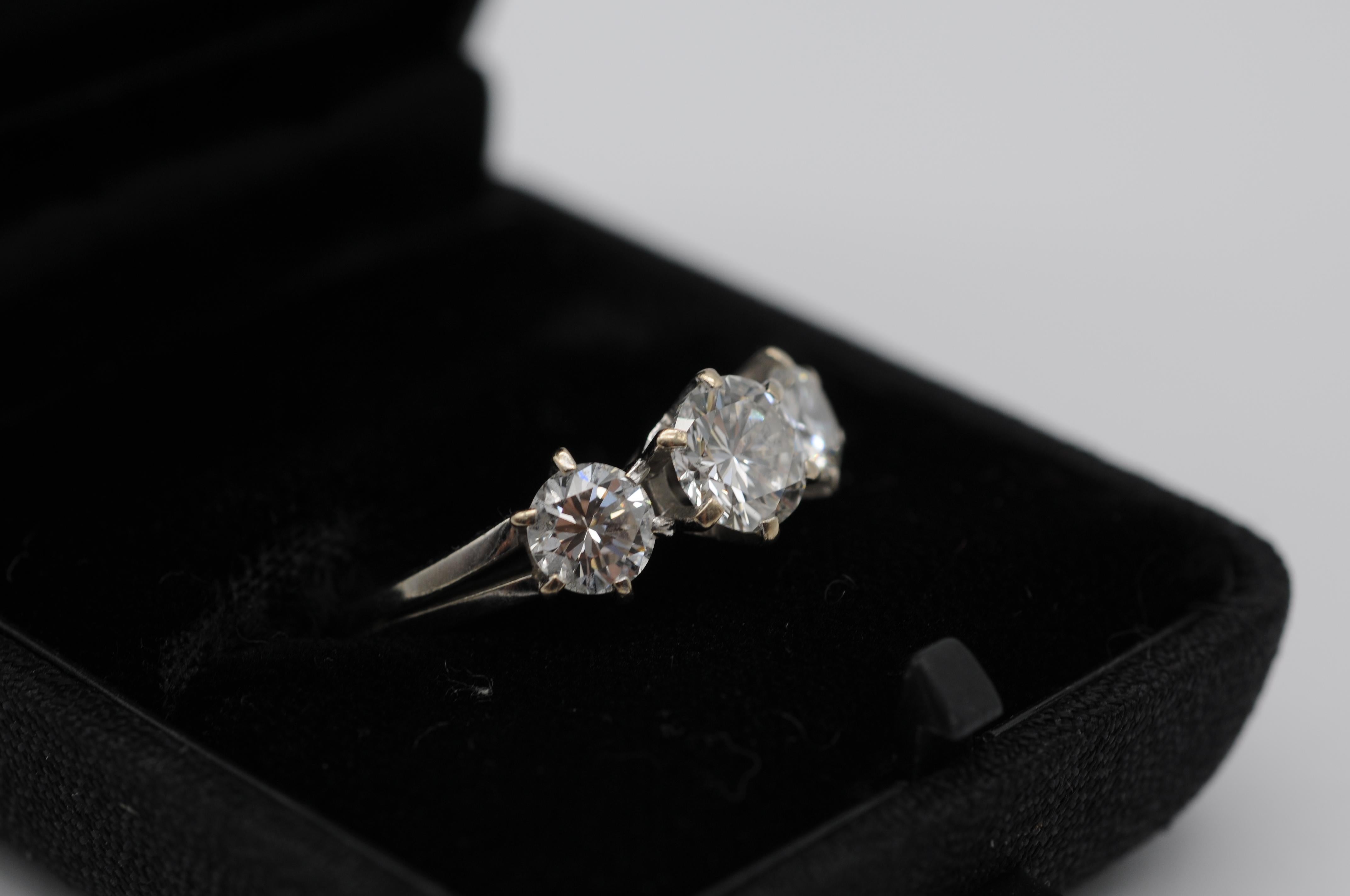 Anello con tre diamanti IF (internally flawless), colore:F in vendita 2