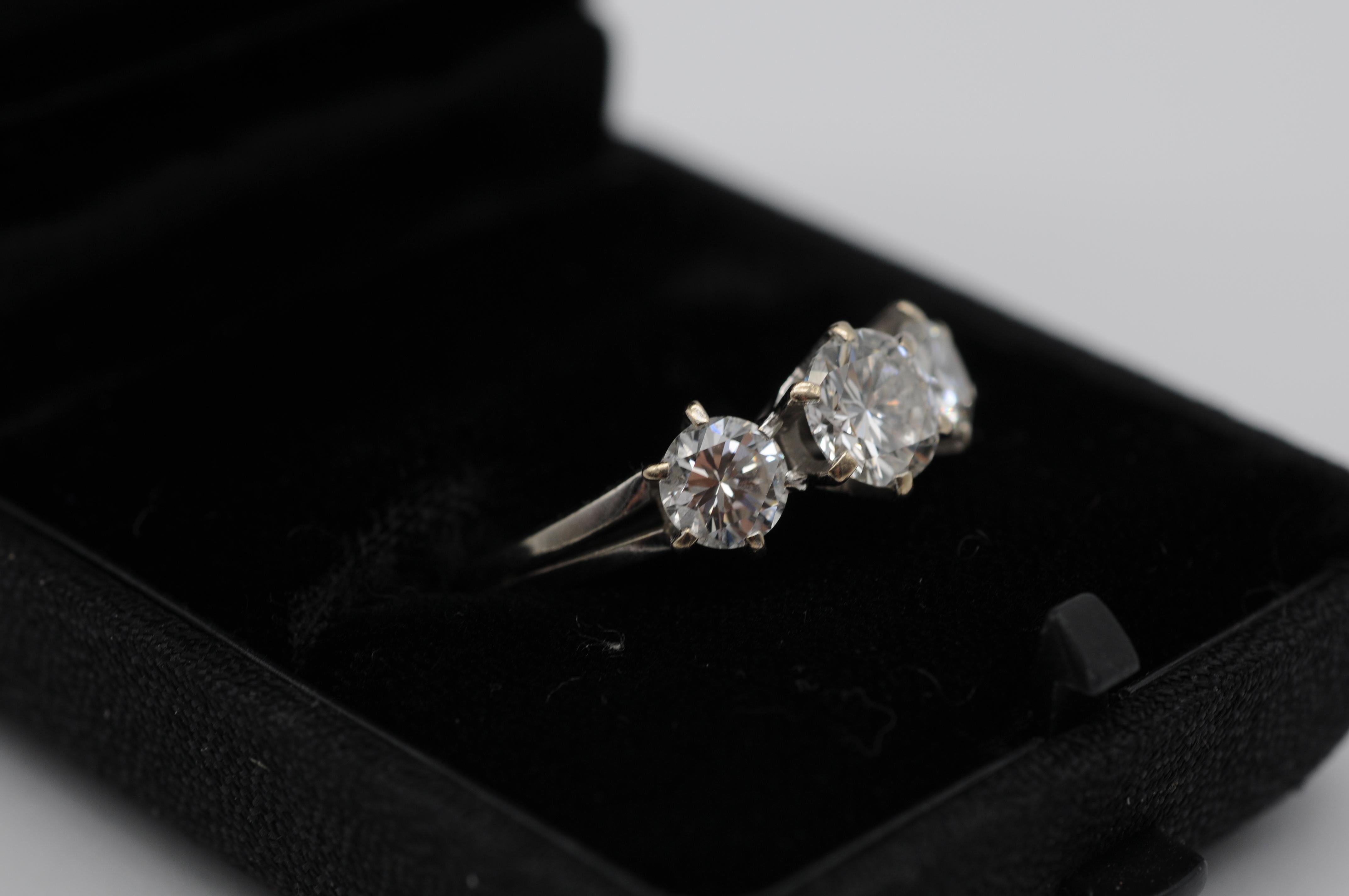 Anello con tre diamanti IF (internally flawless), colore:F in vendita 3