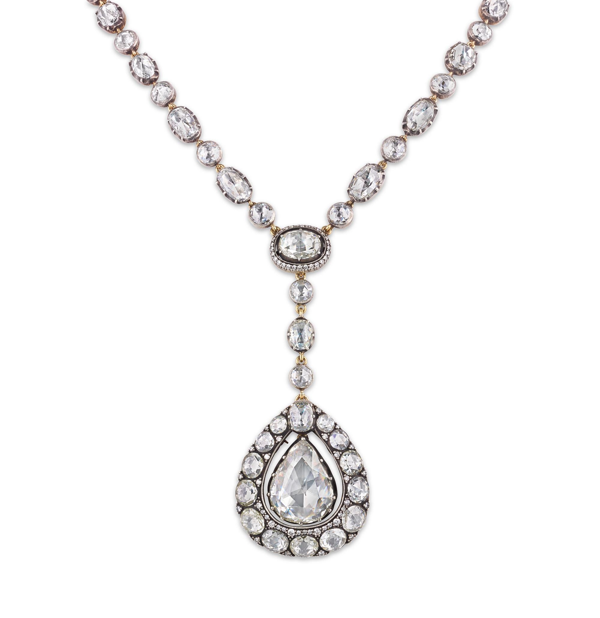 Questa magnifica collana rivière Eleganza raffinata del design dei gioielli antichi, con una straordinaria collezione di diamanti taglio rosa per un totale di 38,35 carati. La parte centrale mette in mostra uno straordinario diamante taglio rosa a