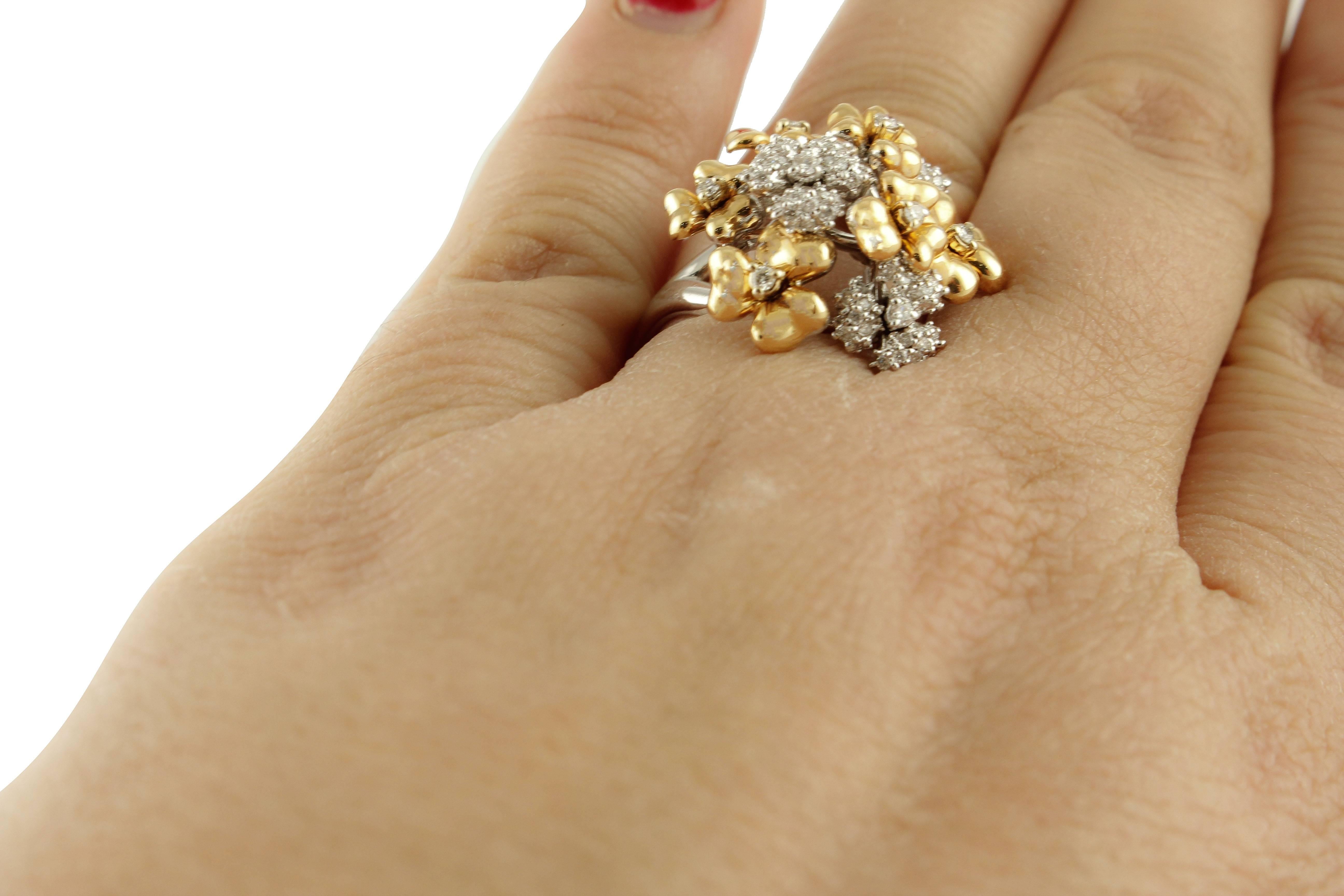 Diamant 18 carats  Bague fleur en or rose et blanc Bon état - En vente à Marcianise, Marcianise (CE)