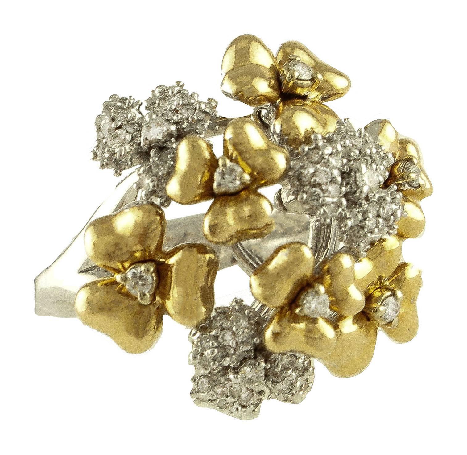 Diamant 18 carats  Bague fleur en or rose et blanc en vente