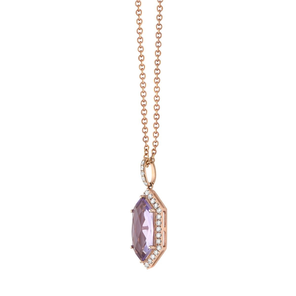 Mit diesem exquisiten Anhänger aus dem Halbedelstein Rose de France stehen Stil und Glamour im Mittelpunkt des Interesses. Dieser 14-karätige sechseckige Briolette-Anhänger besteht aus 1,2 Gramm Gold, 1 Rose de France-Stein von insgesamt 2,57 Karat
